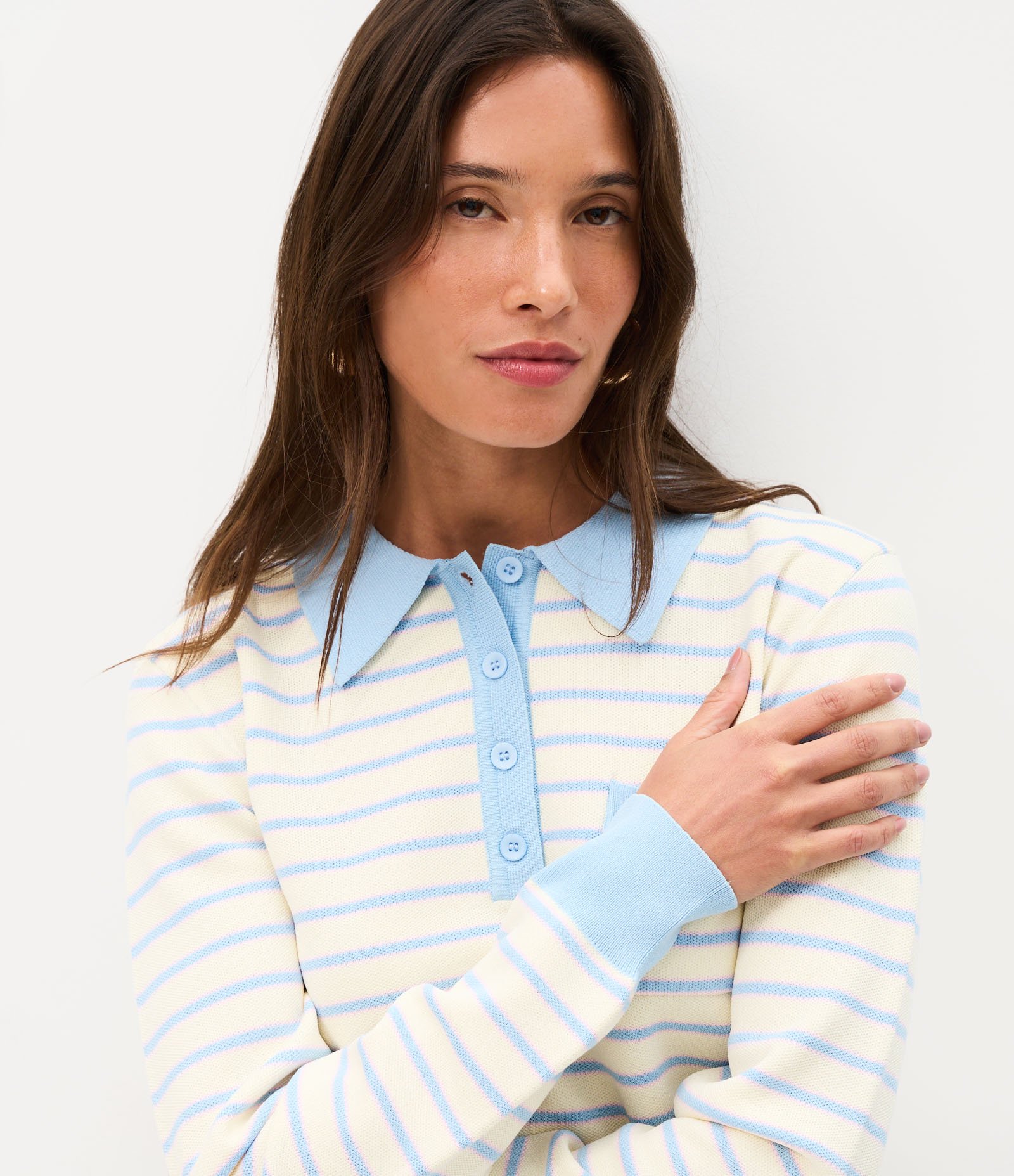 Blusa em Tricô Listrada com Gola Polo e Botões Bege 5