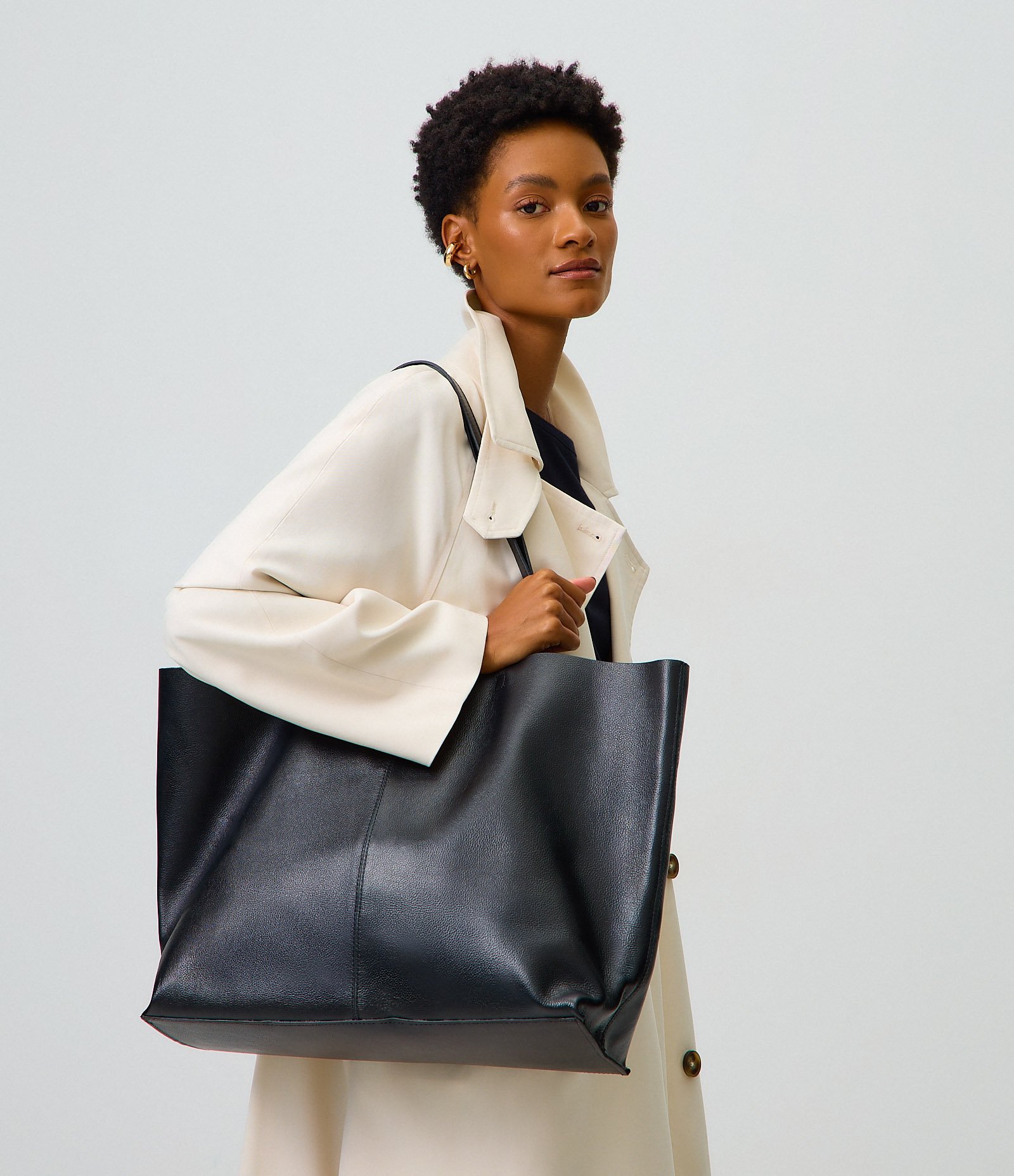 Bolsa Grande em Couro com Bolso Interno e Carteira Preto 6