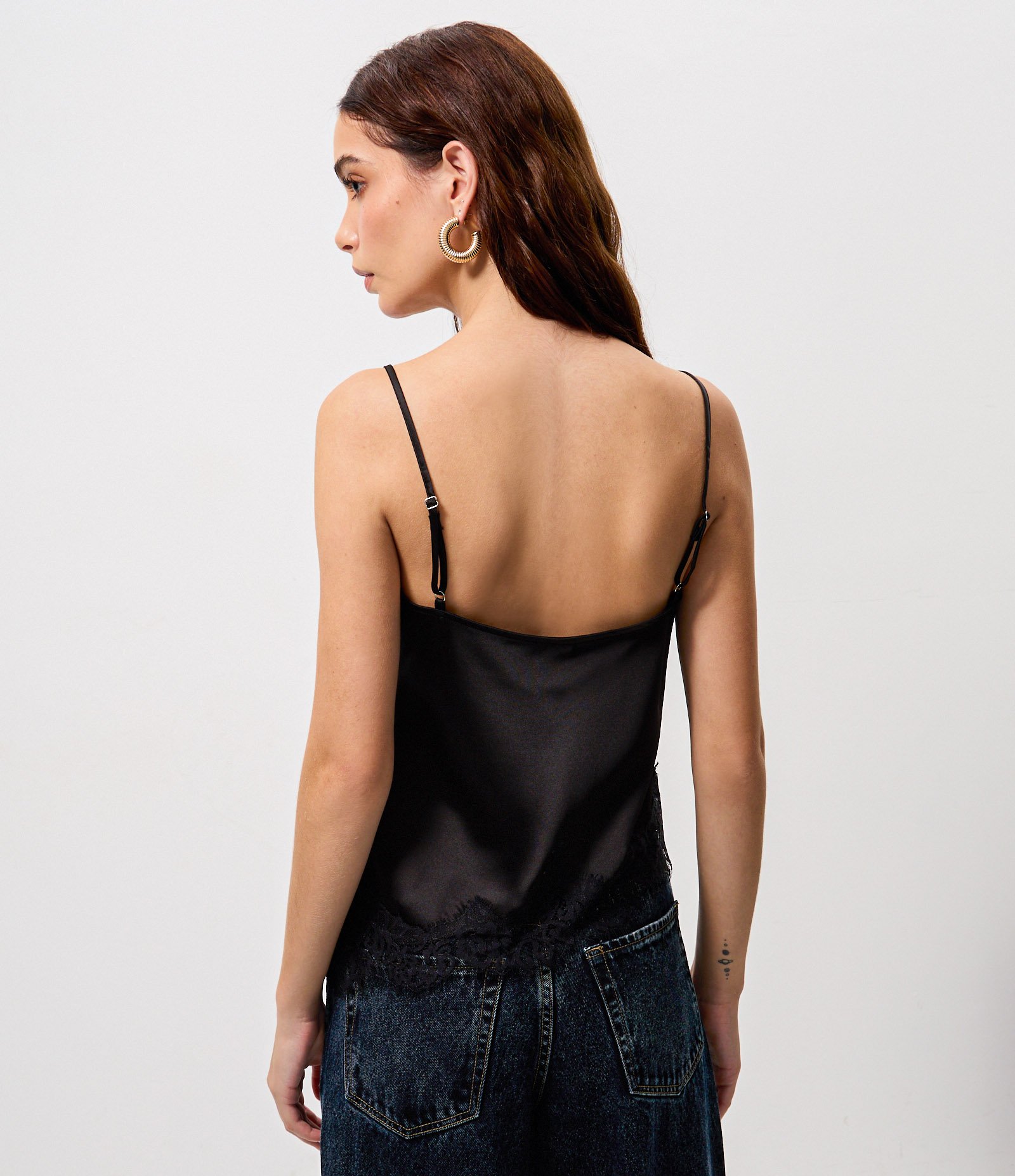 Blusa de Cetim com Renda Assimétrica Preto 4