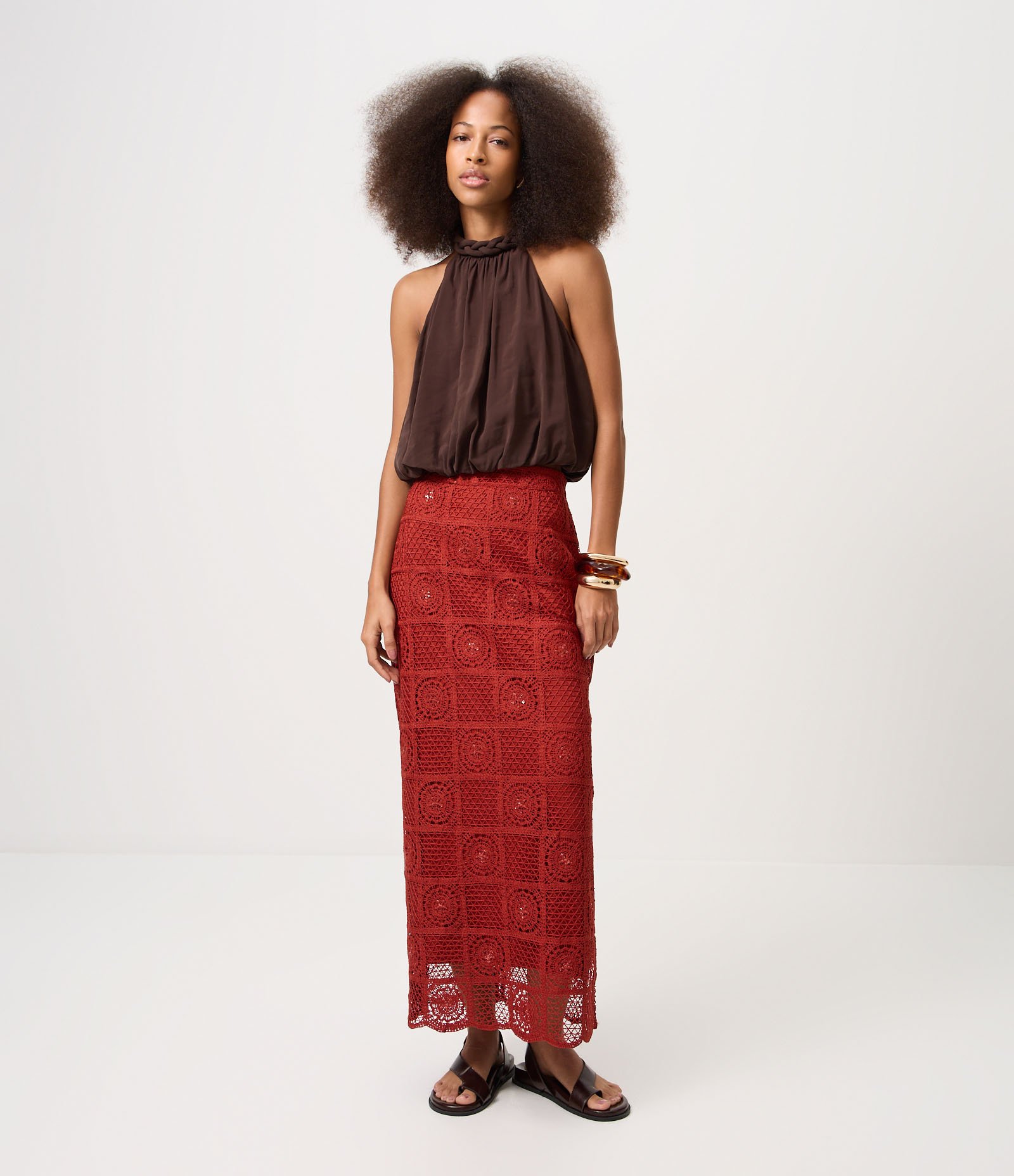 Blusa Halter Neck em Viscose com Gola Trançada Marrom 1