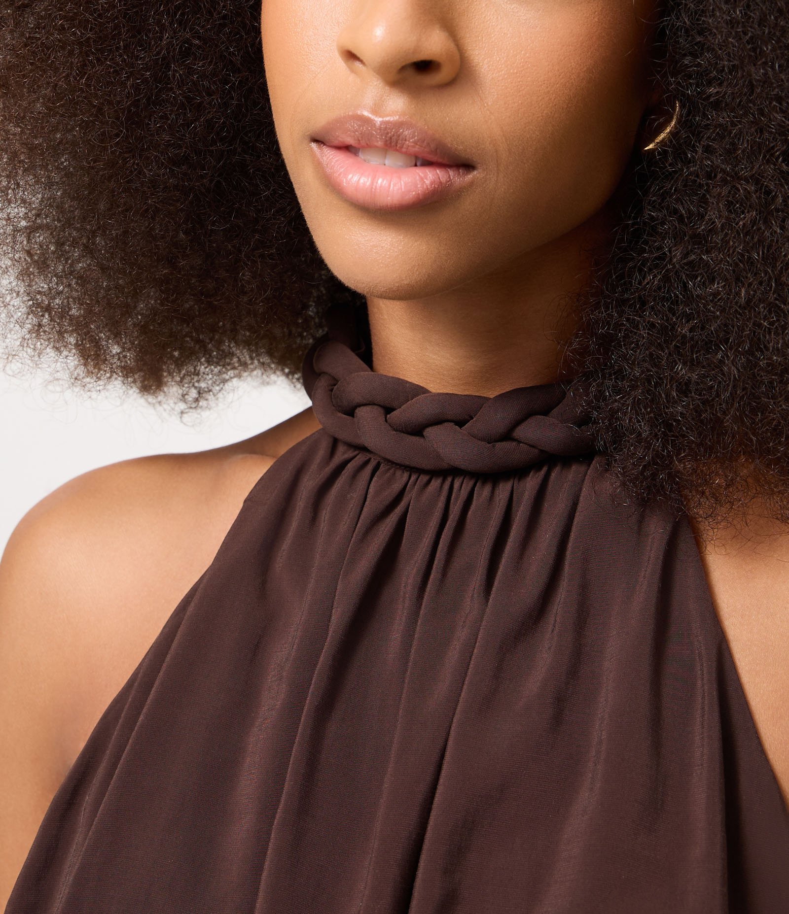Blusa Halter Neck em Viscose com Gola Trançada Marrom 2