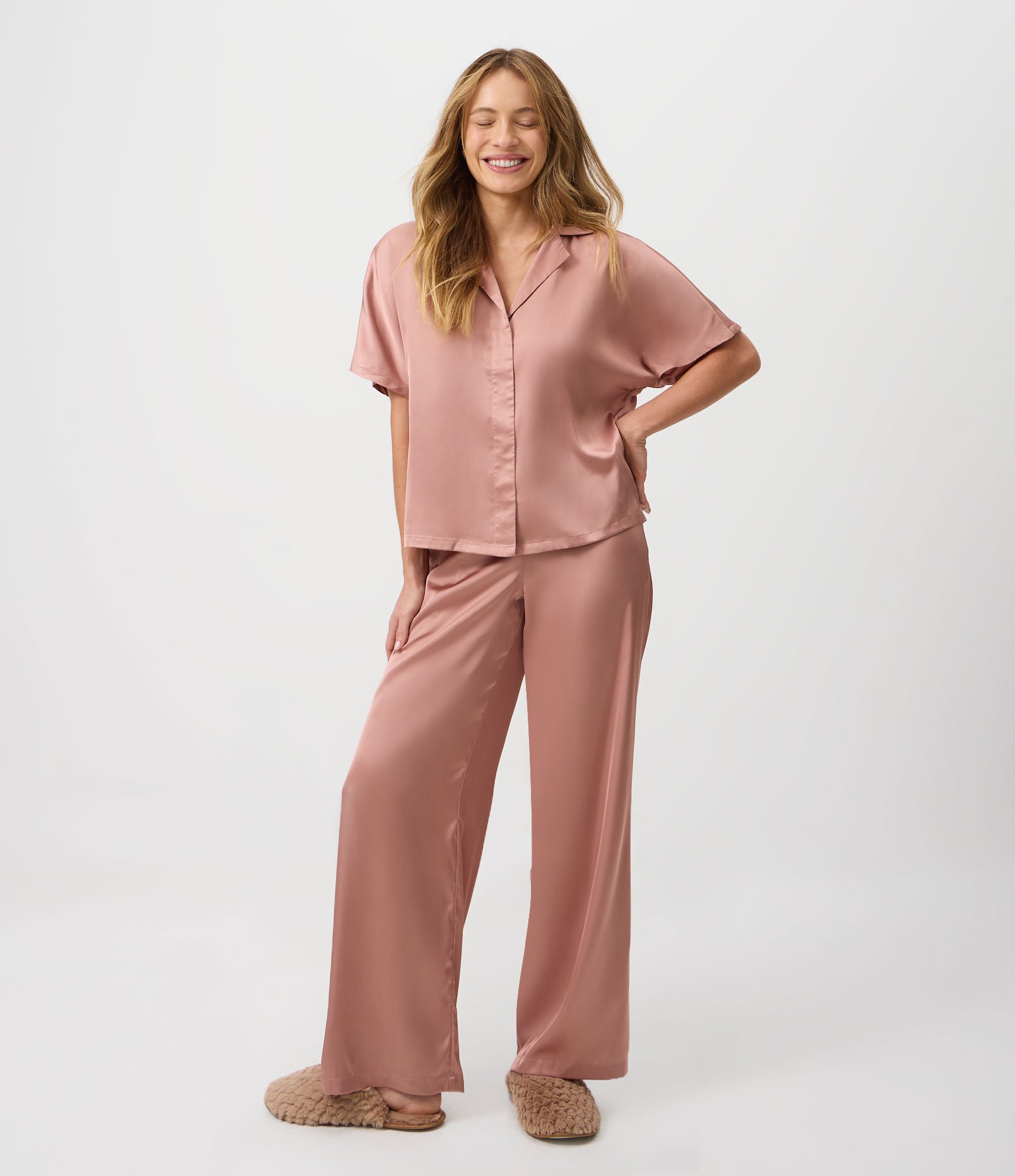 Pijama Americano com Blusa e Calça em Cetim Rosa 1