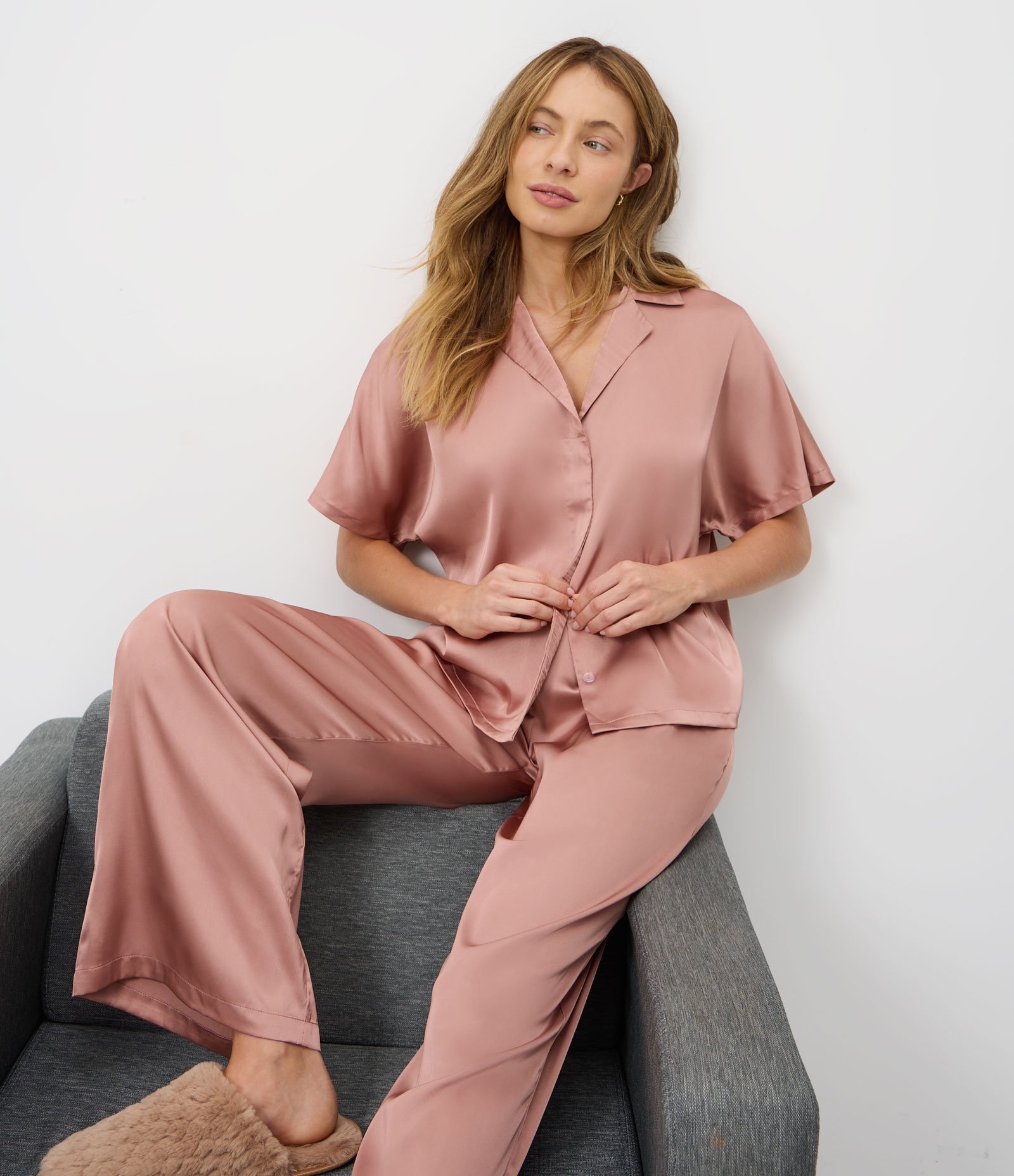 Pijama Americano com Blusa e Calça em Cetim Rosa 2