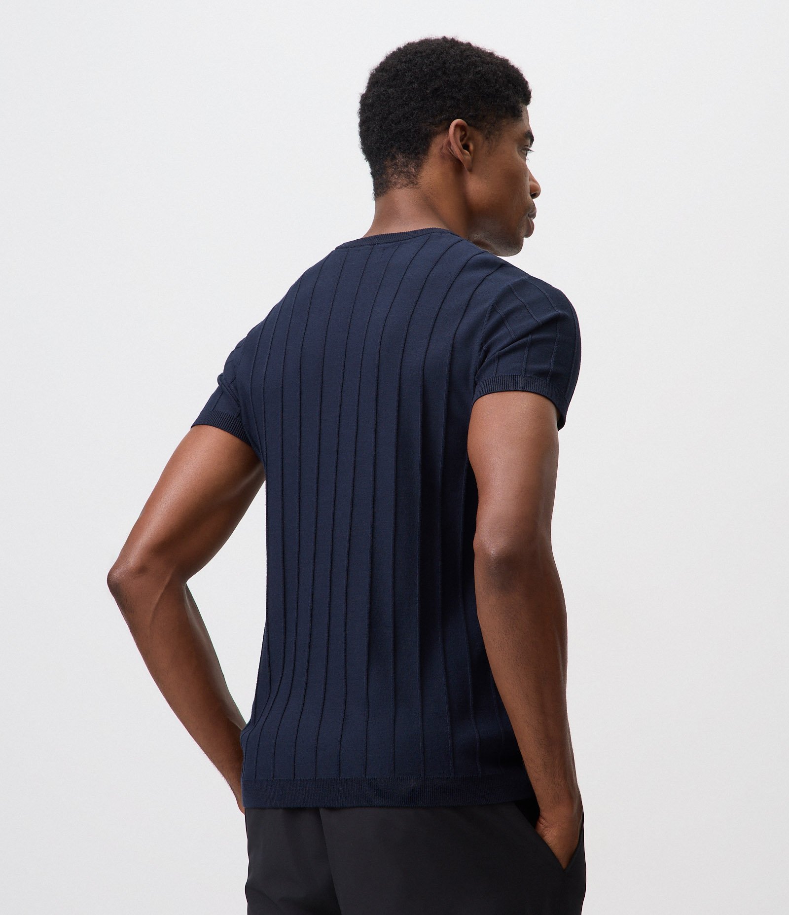 Camiseta Slim em Tricô com Relevos Verticais Azul Marinho 5