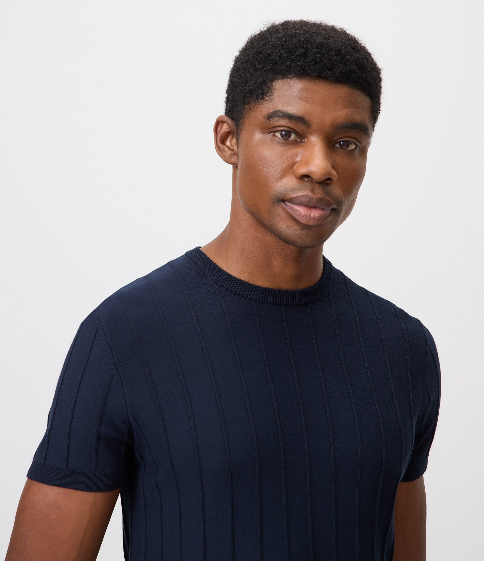 Camiseta Slim em Tricô com Relevos Verticais Azul Marinho 6