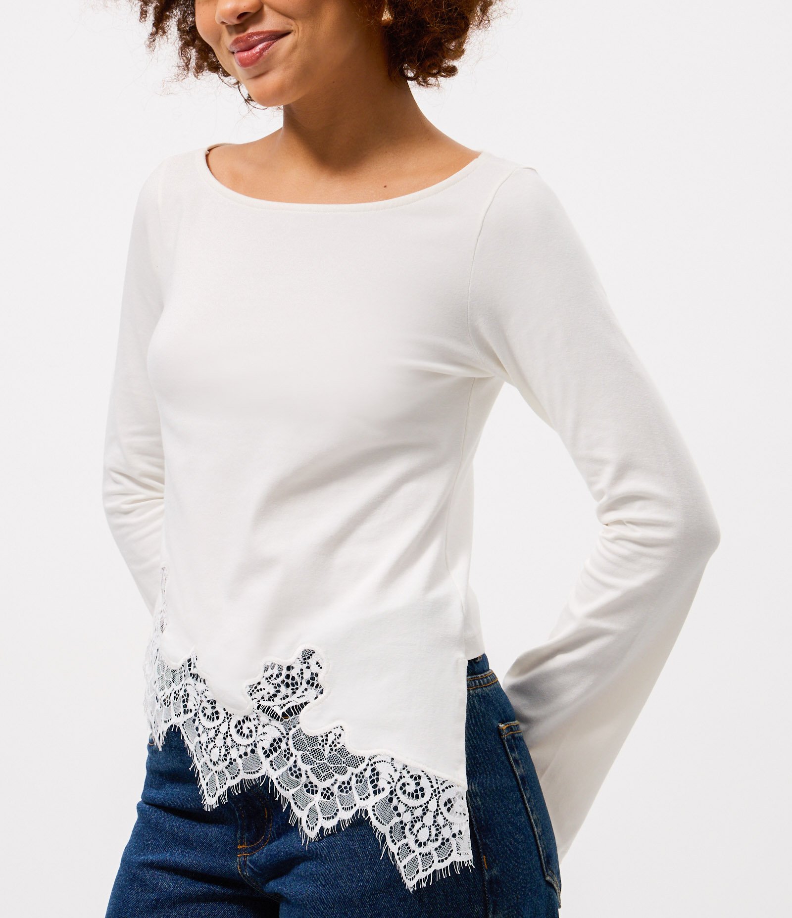 Blusa em Algodão com Barra Assimétrica Rendada Branco 3