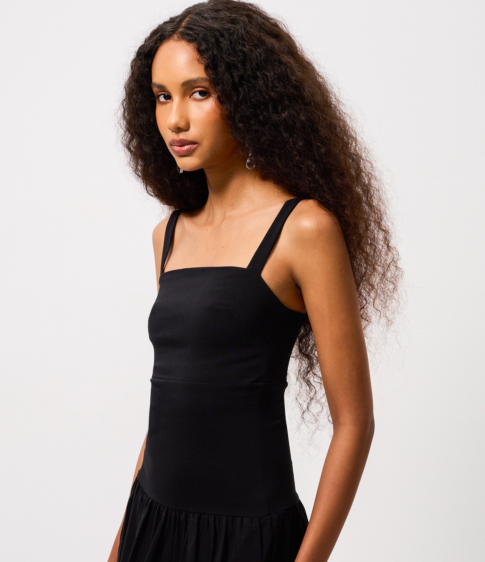 Vestido Curto Balonê em Bengaline com Decote Reto Preto 3