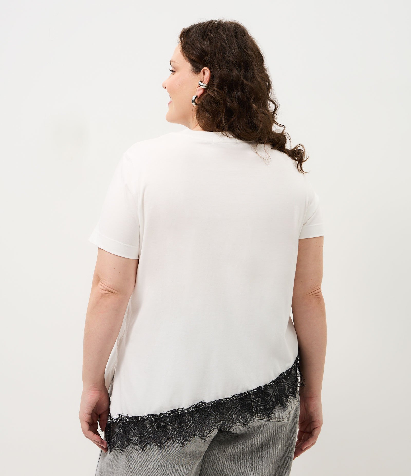 Blusa Manga Curta com Renda Irregular na Barra Curve & Plus Size Branco 5