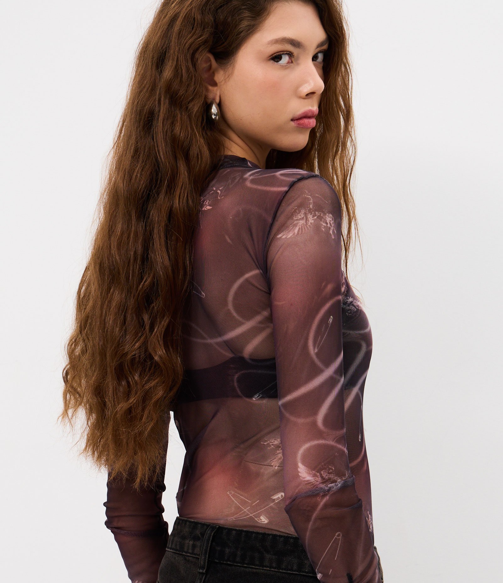 Blusa em Tule com Estampada Abstrata Preto 4