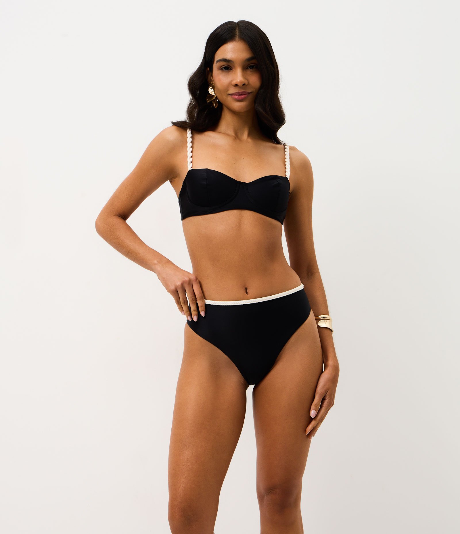 Biquini Calcinha Hot Pants Fio Duplo com Cós Contrastante Preto 1