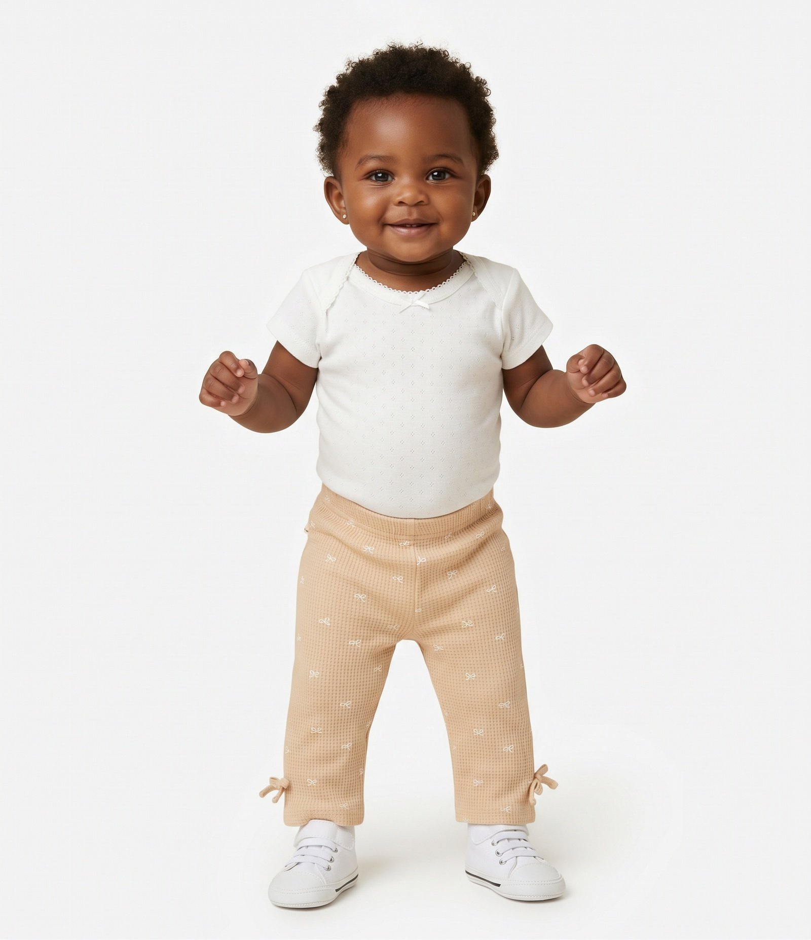 Calça Flare Bebê com Estampa de Corações - Tam 0 a 18 Meses Bege 2
