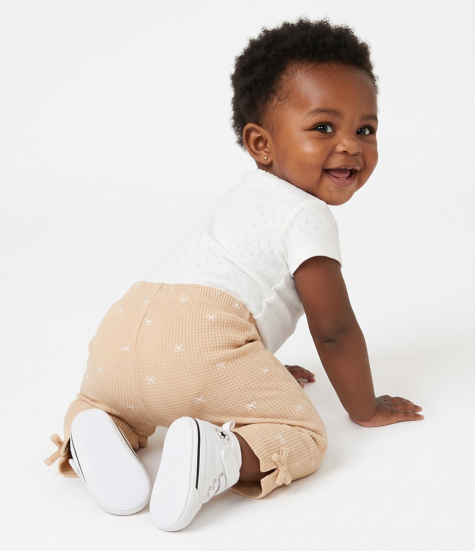 Calça Flare Bebê com Estampa de Corações - Tam 0 a 18 Meses Bege 3