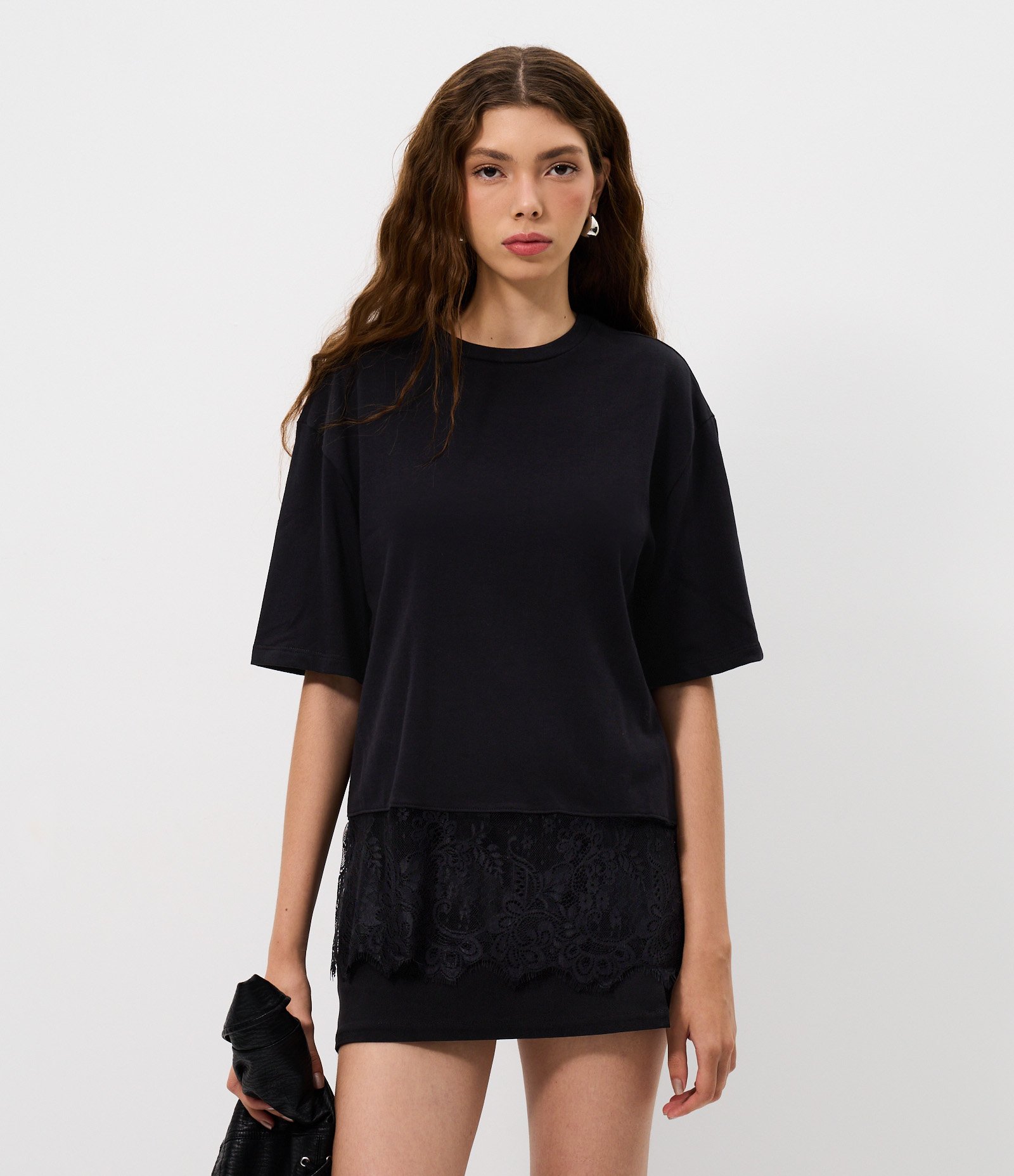 Camiseta Boxy em Algodão com Barra Rendada Preto 1