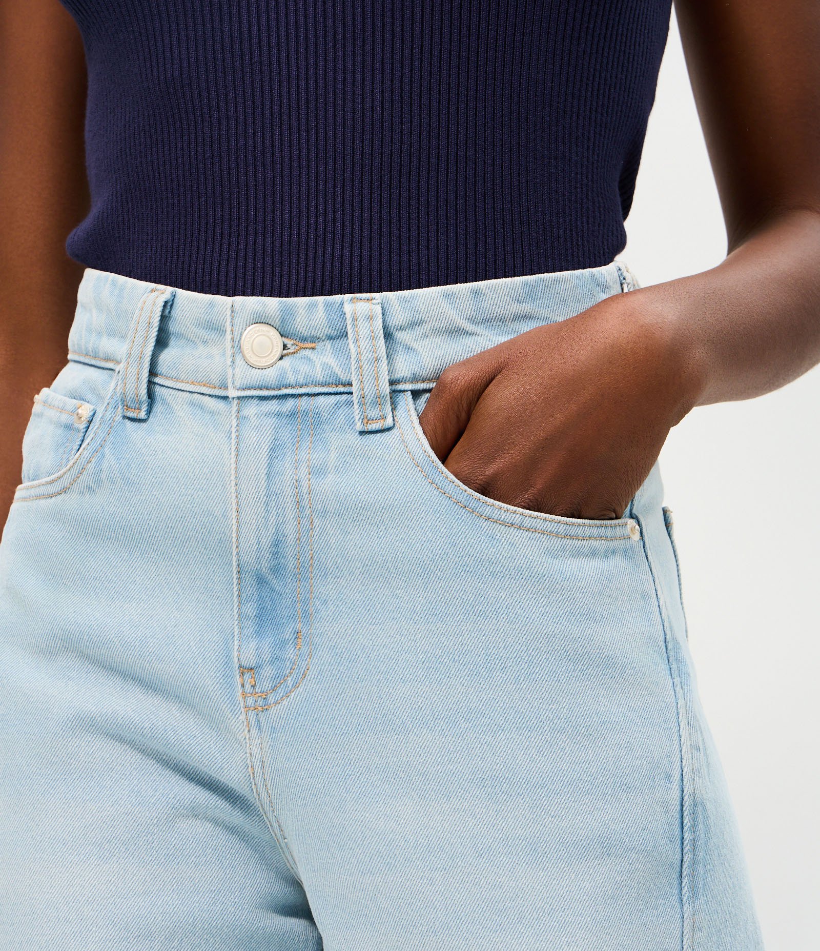 Calça Jeans New Carrot com Cintura Alta Azul Claro 4