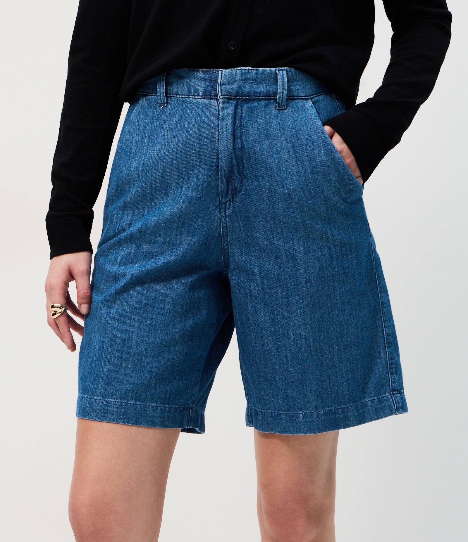Bermuda Jeans Alfaiatada com Gancho e Cintura Alta Azul 3