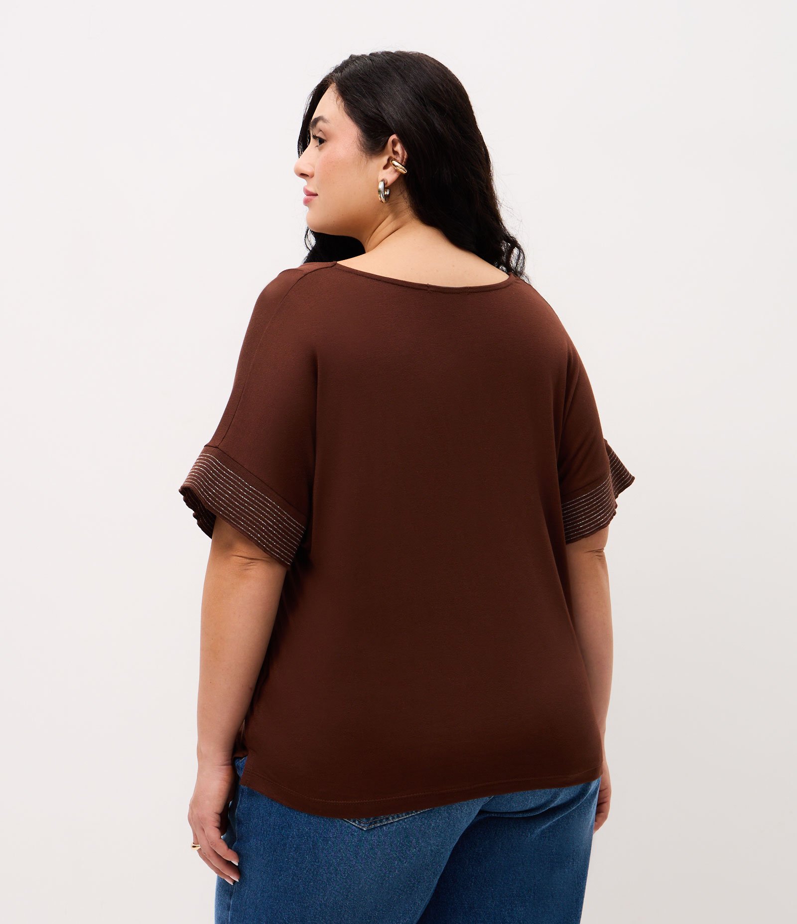 Blusa Crepe com Gola V e Fio Metálico na Manga Curve & Plus Size Marrom 4