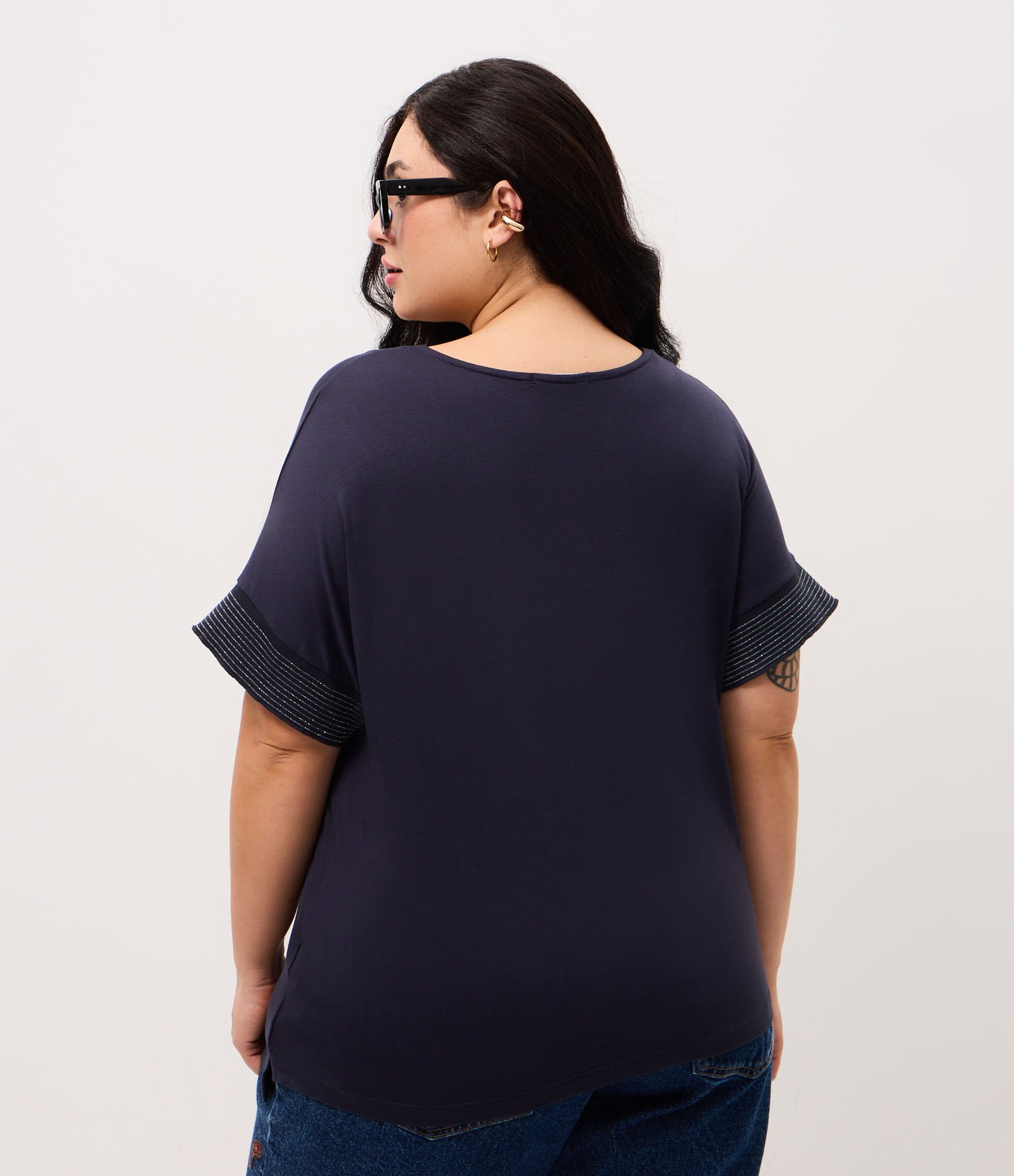 Blusa Crepe com Gola V e Fio Metálico na Manga Curve & Plus Size Azul 4