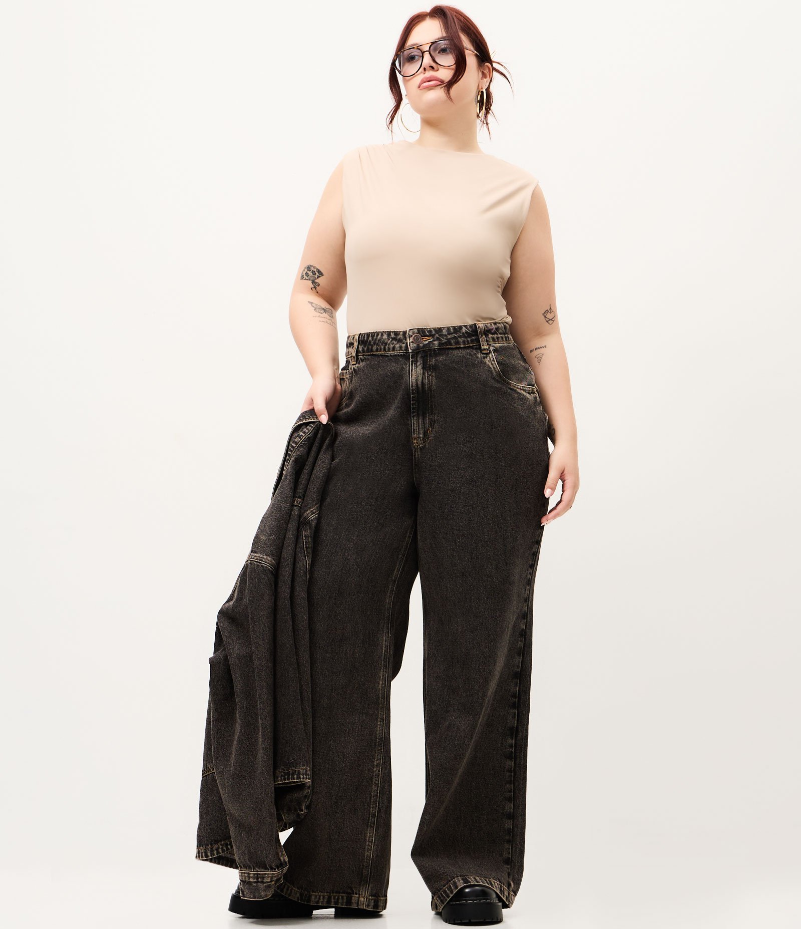 Blusa com Franzido Lateral Curve & Plus Size Bege 2