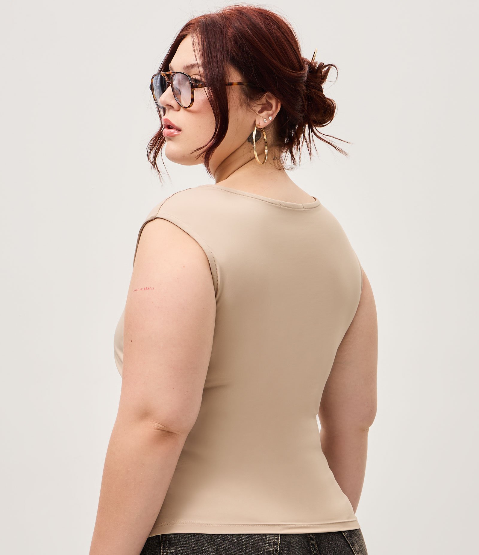 Blusa com Franzido Lateral Curve & Plus Size Bege 4