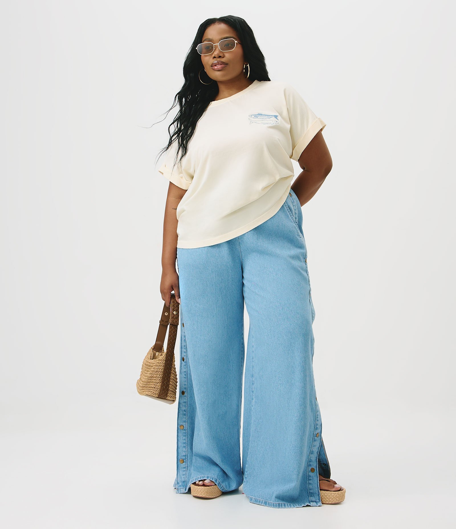 Blusa em Algodão com Bordado Sardinha Curve & Plus Size Bege 2