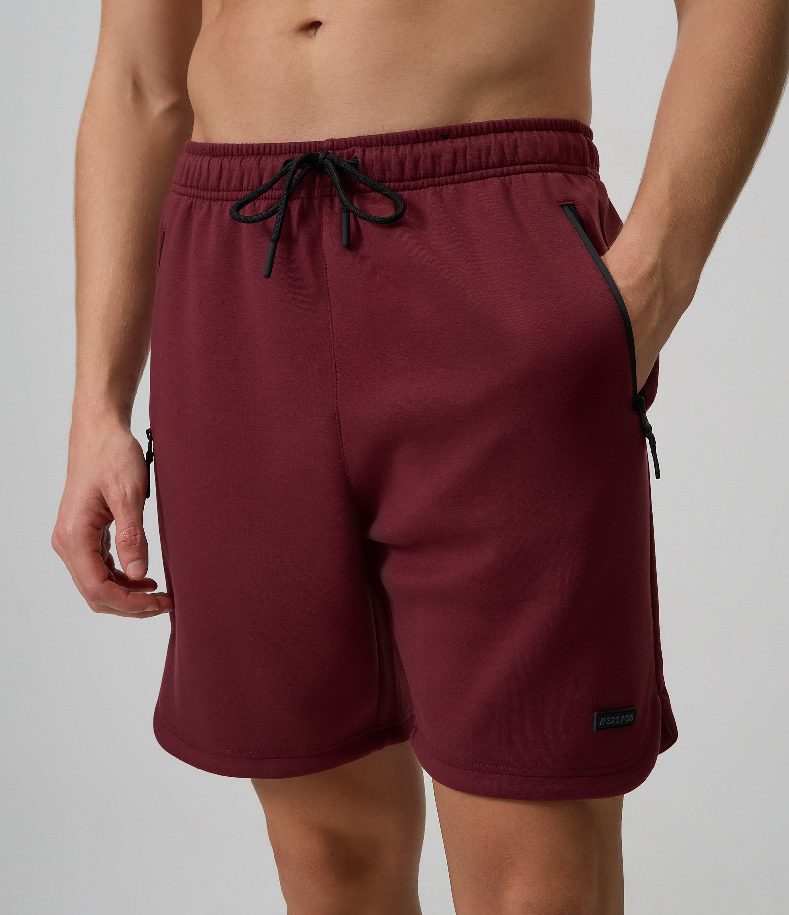 Bermuda Esportiva em Moletom Tecnológico com Cós Elástico e Zíper no Bolso Bordô 2