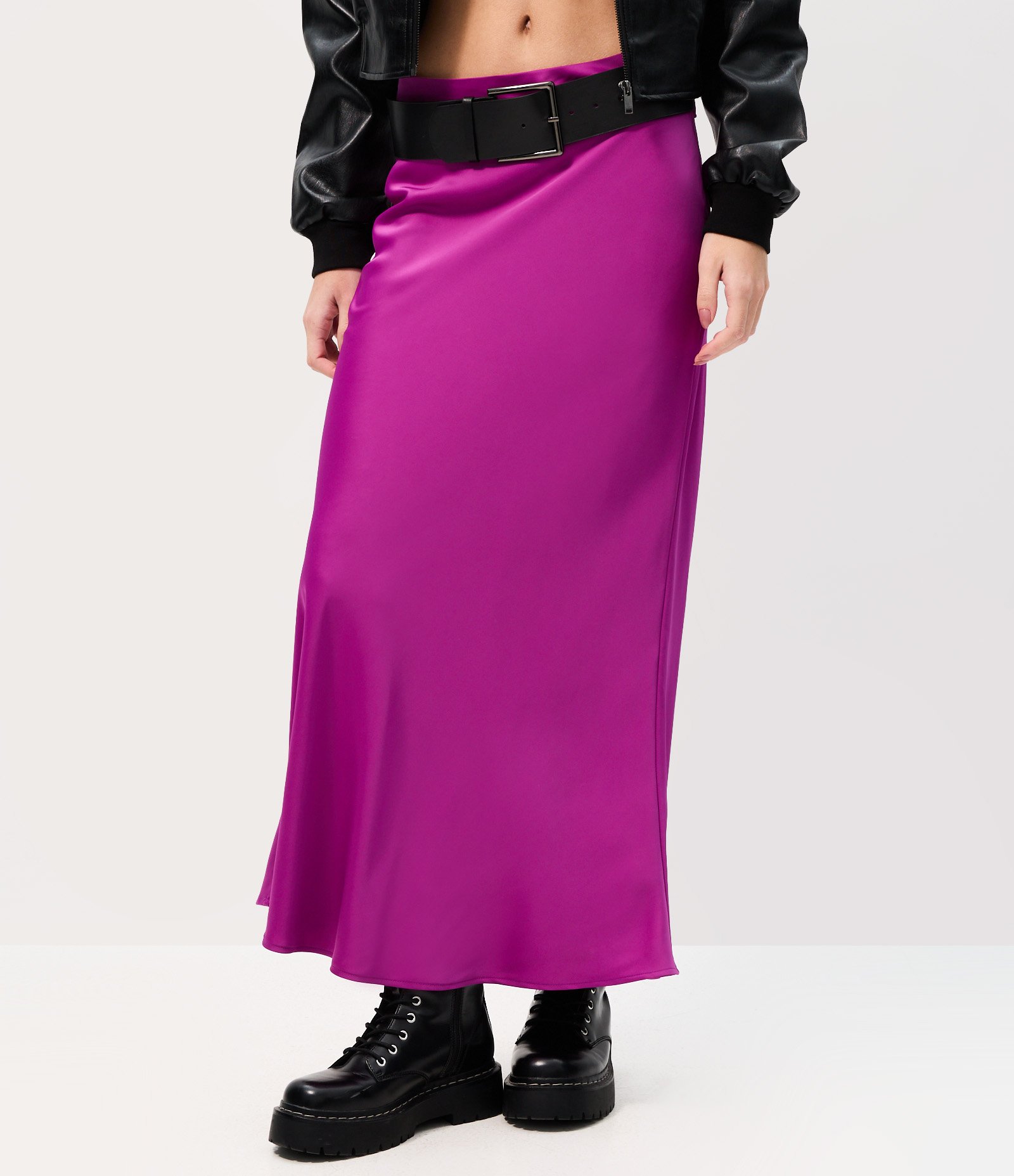 Saia Midi em Cetim com Cinto Largo Rosa 2
