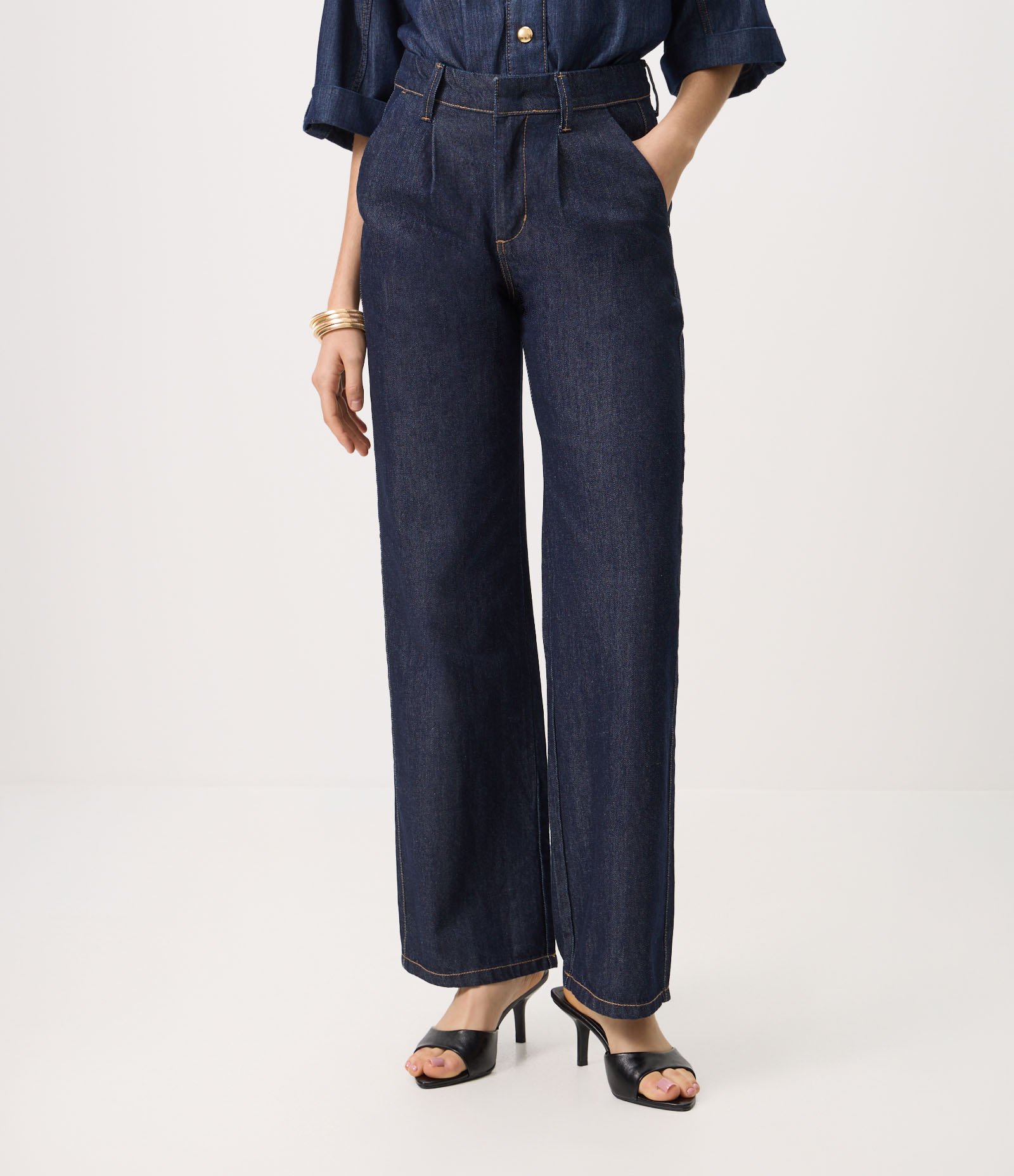 Calça Jeans Reta Comfort Alfaiatada com Pregas Frontais Azul Escuro 3