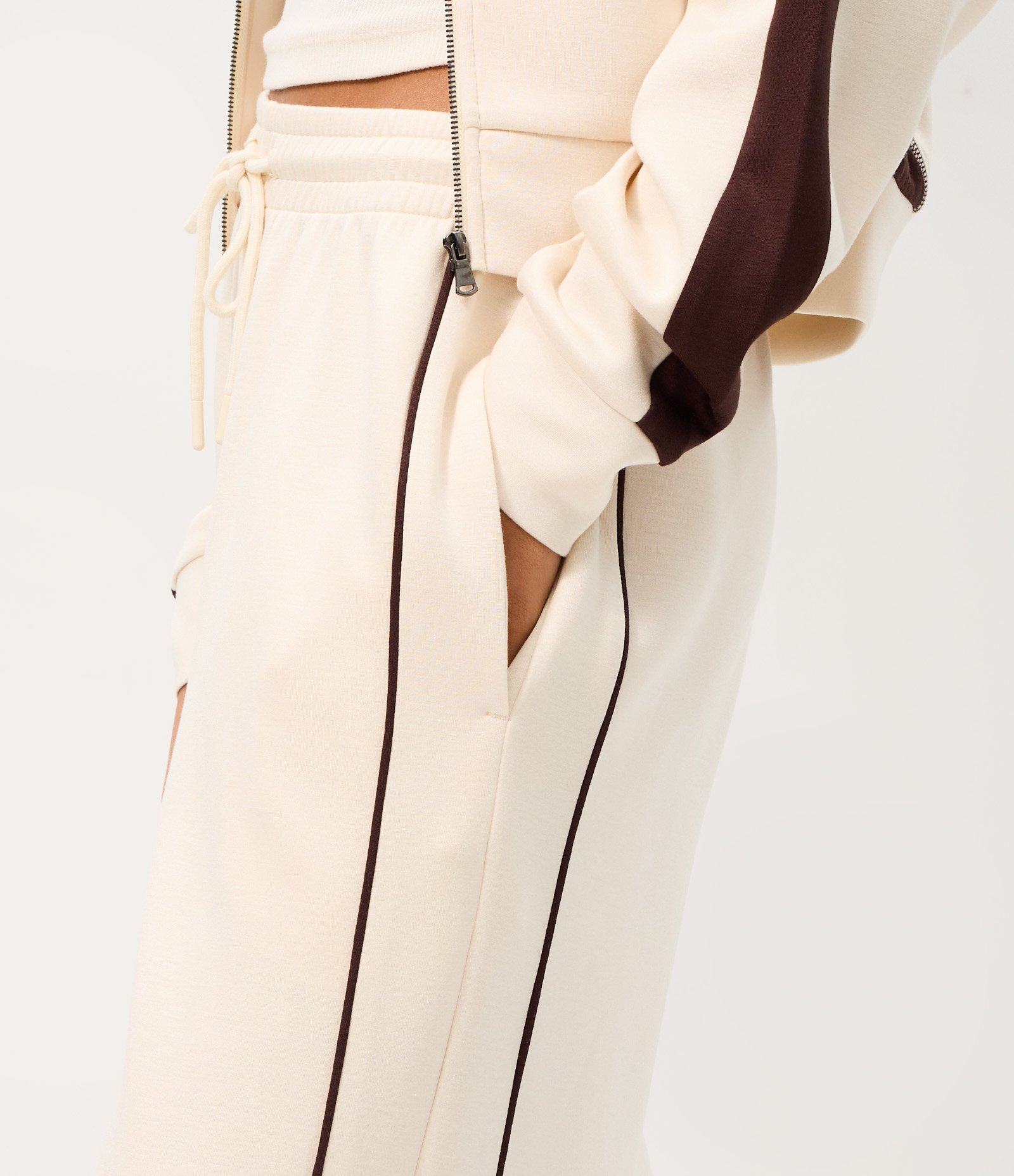 Calça em Moletom com Felpa e Listras Laterais Contrastantes Off White 3