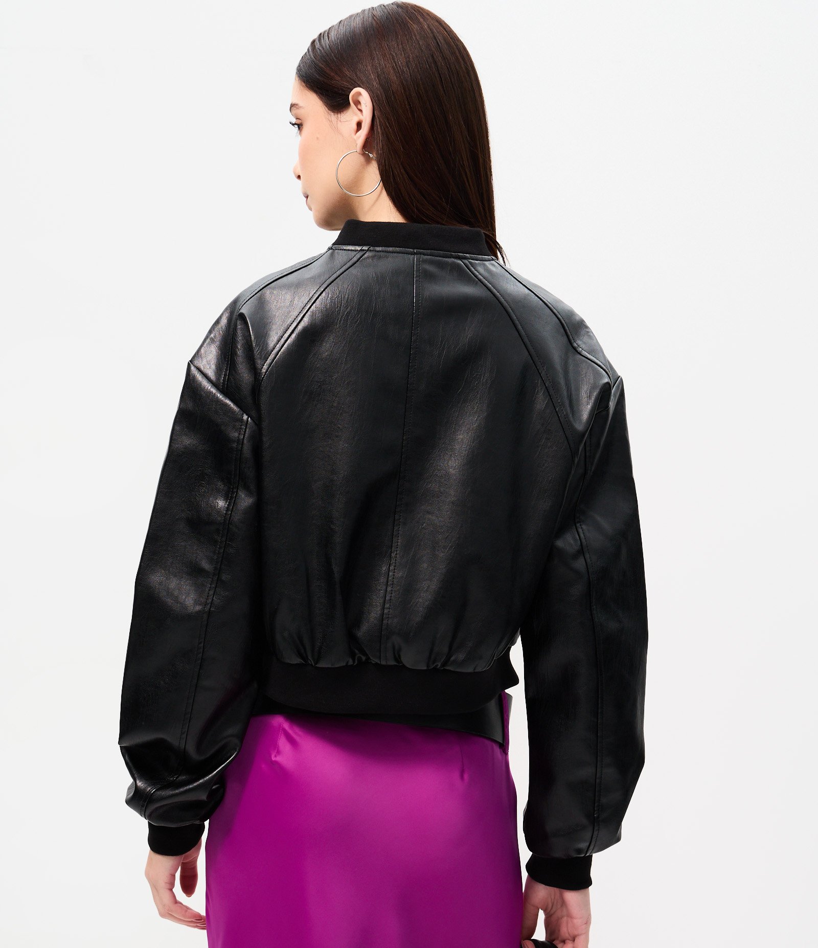 Jaqueta Bomber em PU com Golinha Alta Preto 4