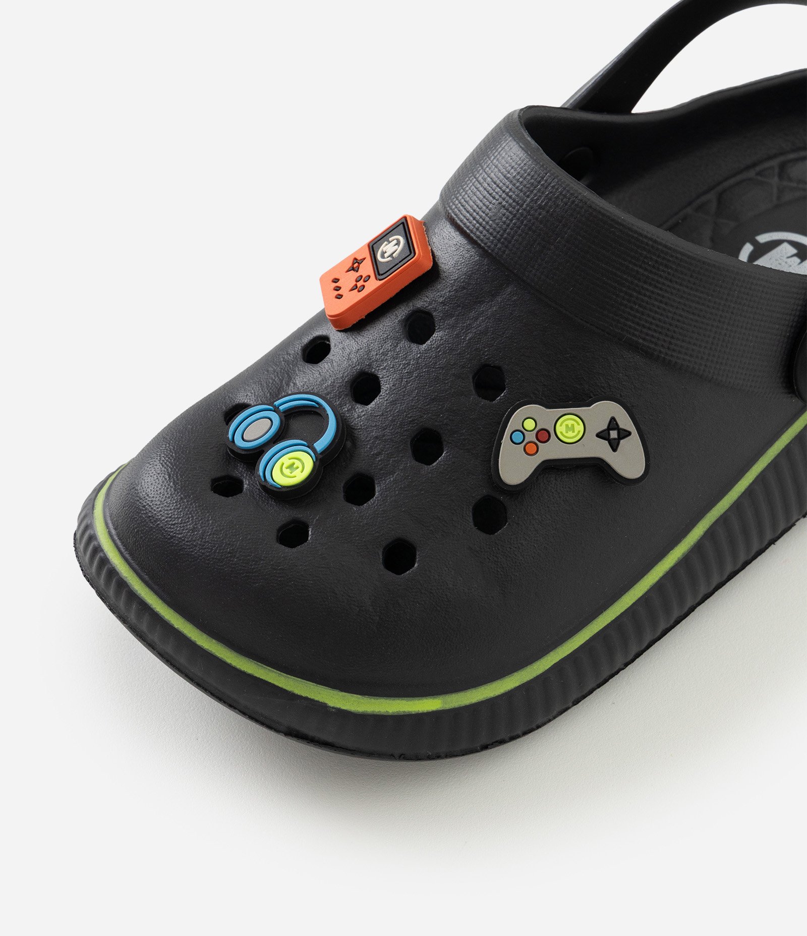 Sandália Infantil Babuche com Pins Gamer e Alça Traseira – Tam 27 ao 36 Preto 5