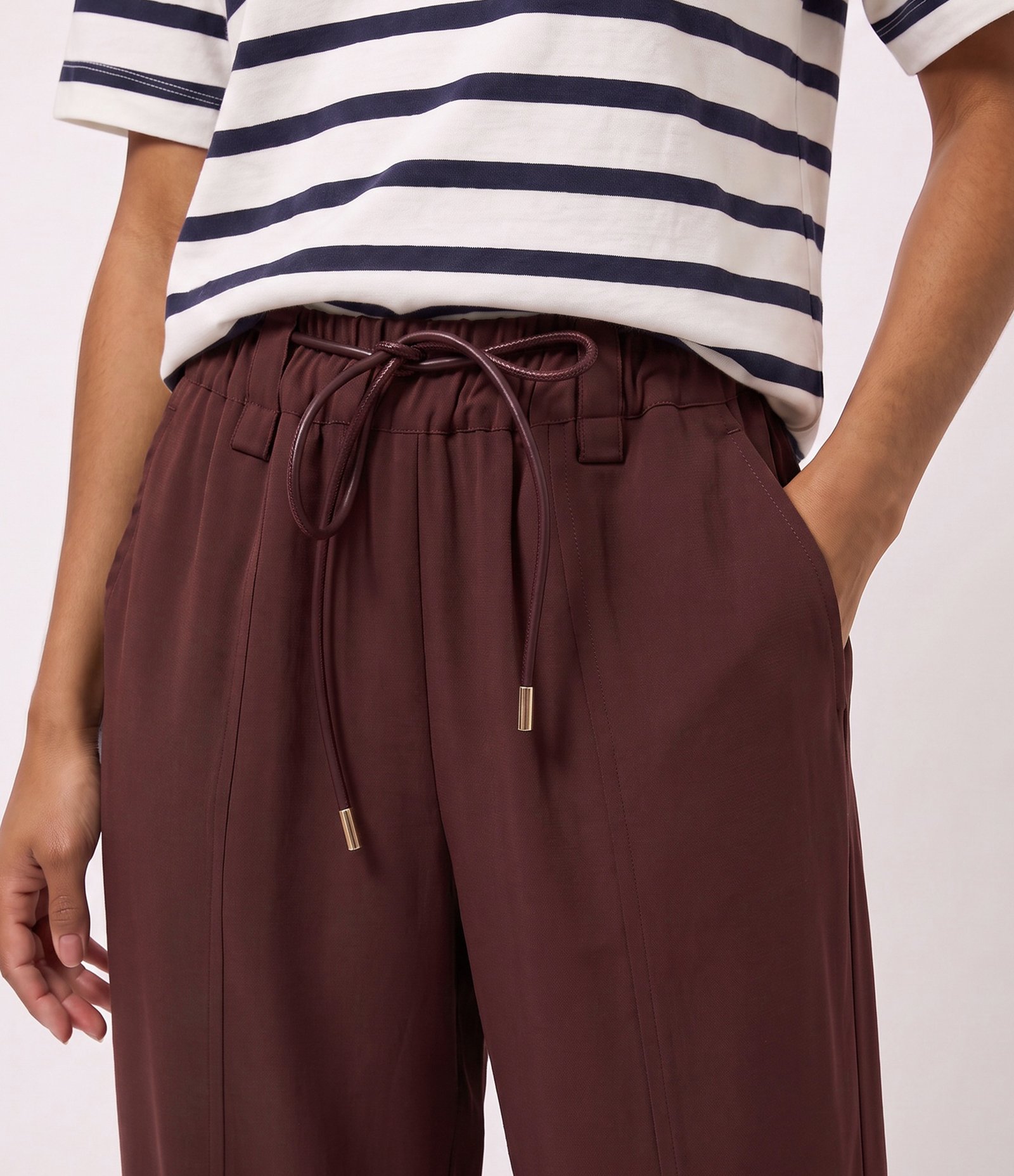 Calça Cenoura com Cós Elástico e Cinto para Amarração Vinho 4