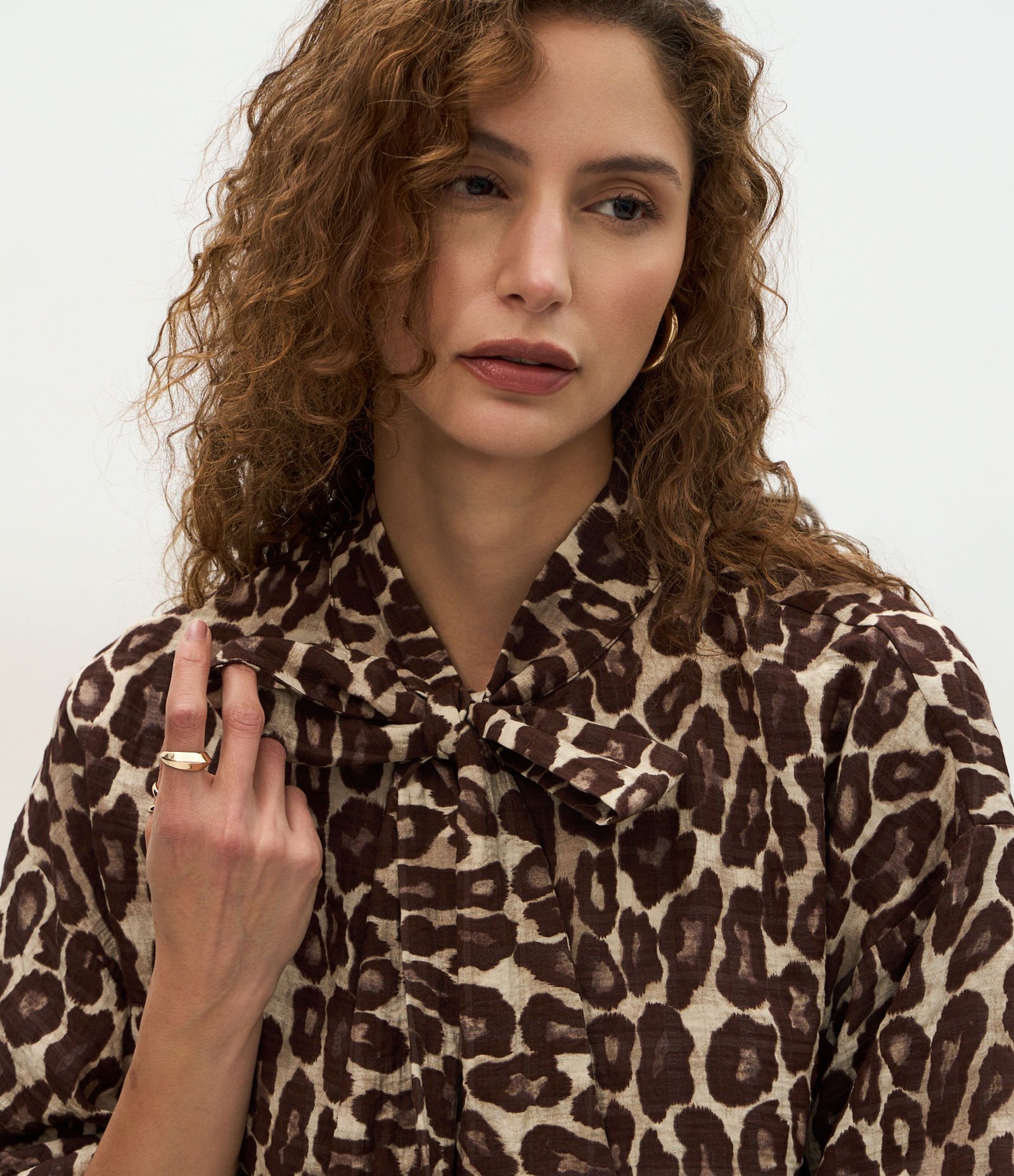 Blusa em Viscose com Manga Bufante e Estampa Animal Print Marrom 3