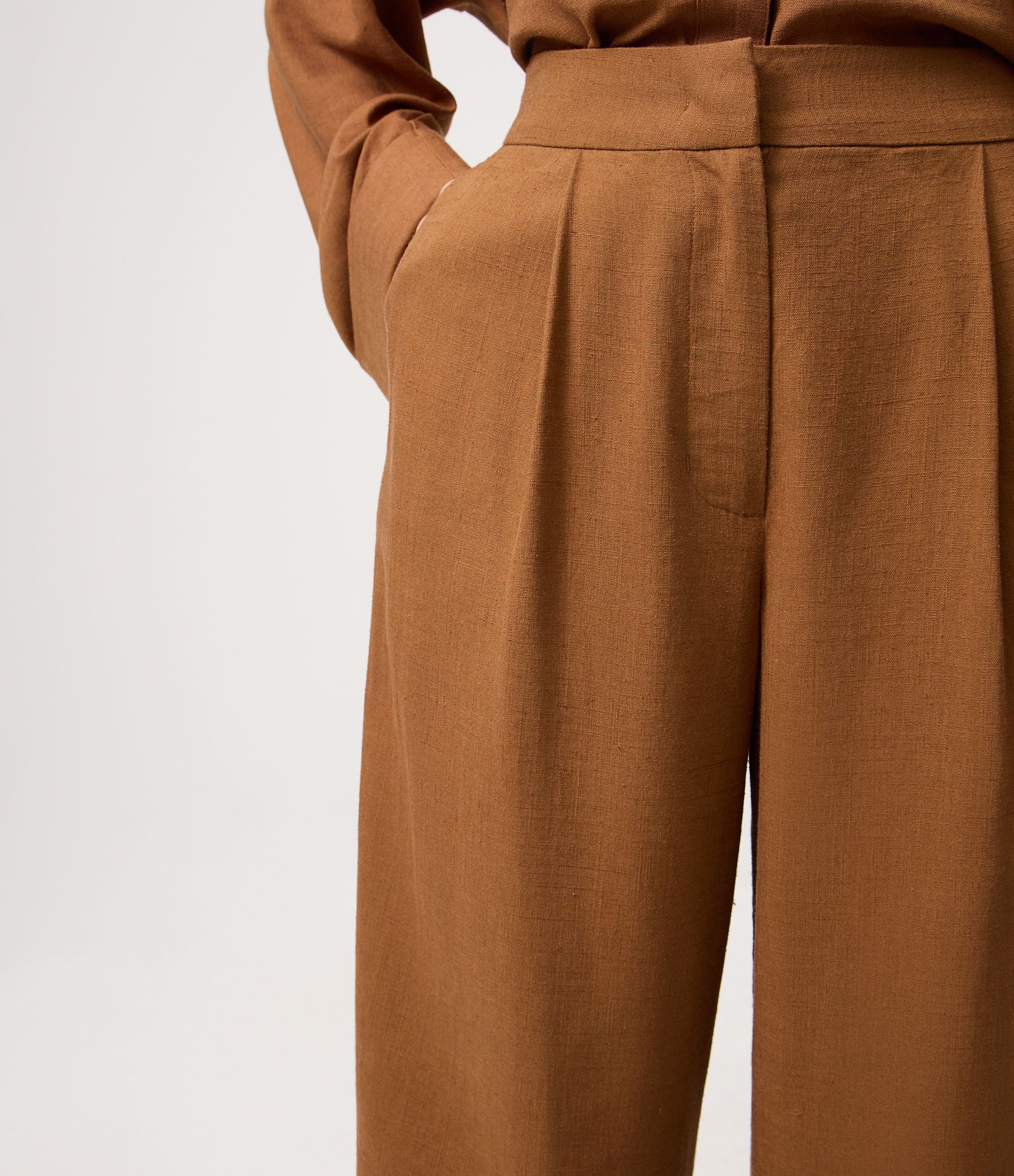 Calça Wide Leg em Viscolinho com Cós Elástico Marrom 3