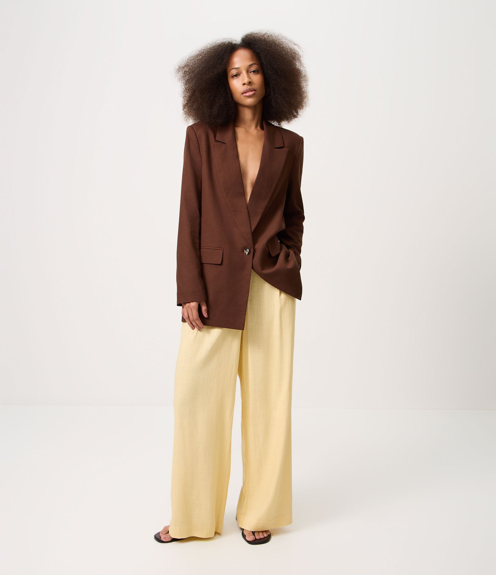 Calça Wide Leg em Viscolinho com Cós Elástico Amarelo 1