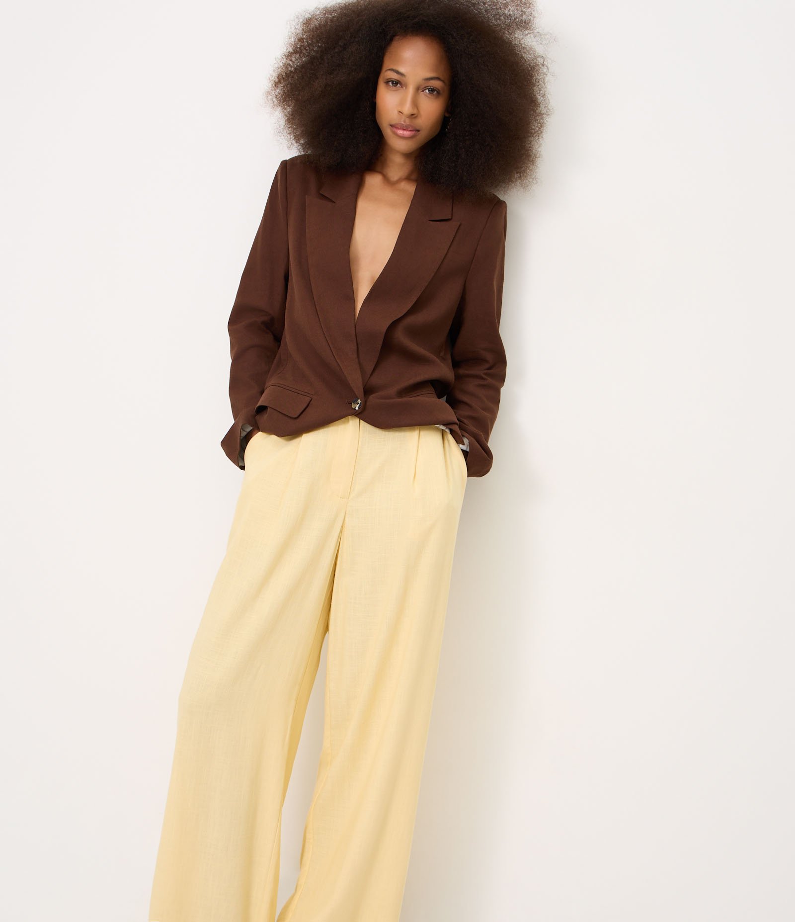 Calça Wide Leg em Viscolinho com Cós Elástico Amarelo 2
