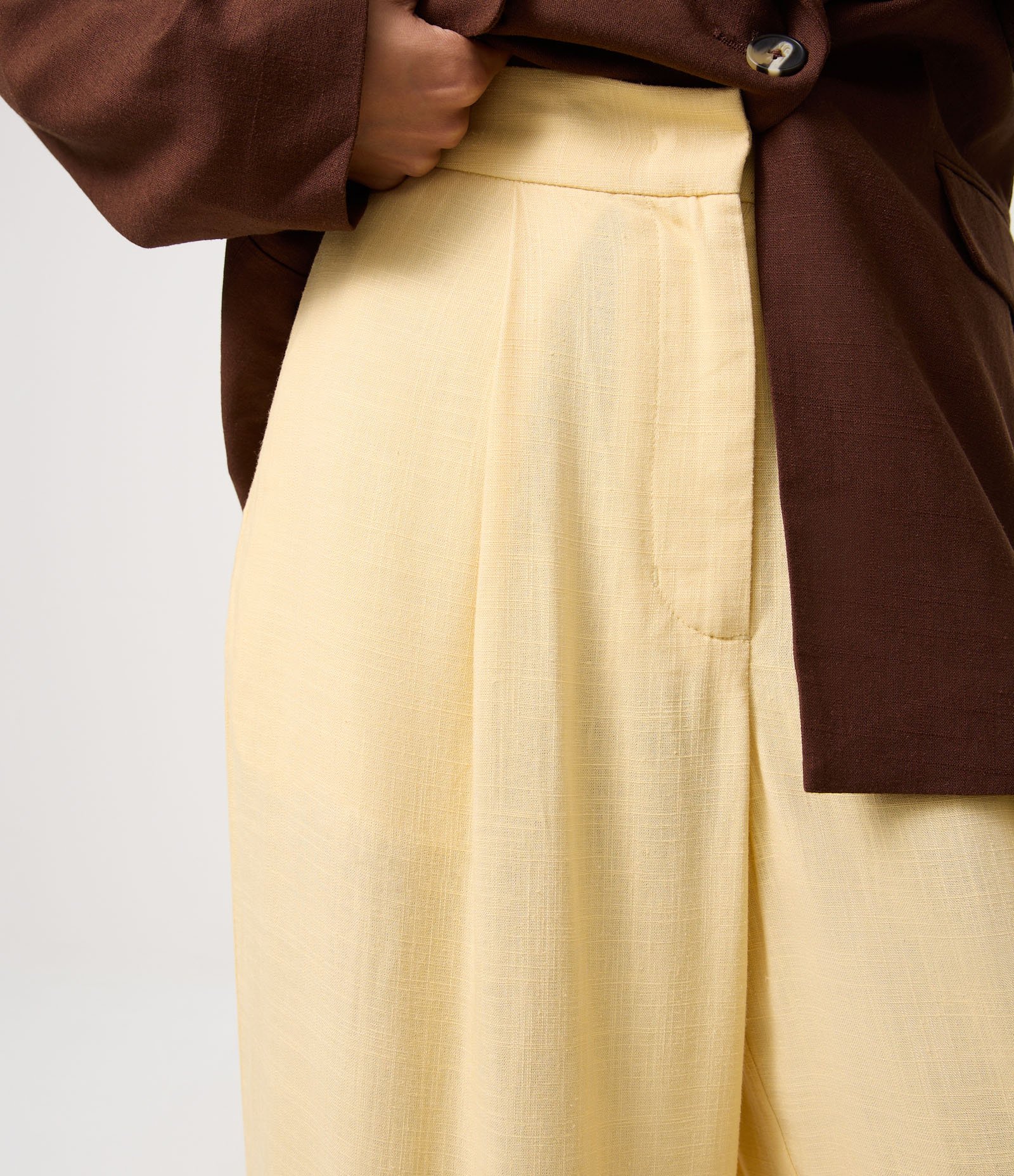 Calça Wide Leg em Viscolinho com Cós Elástico Amarelo 4