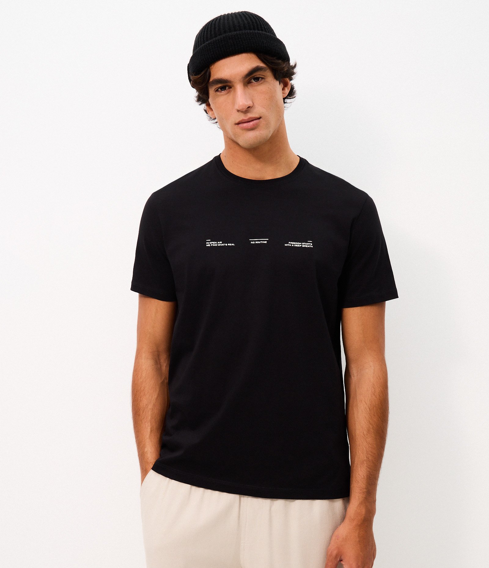 Camiseta Comfort Algodão Lettering Frontal Preto 3
