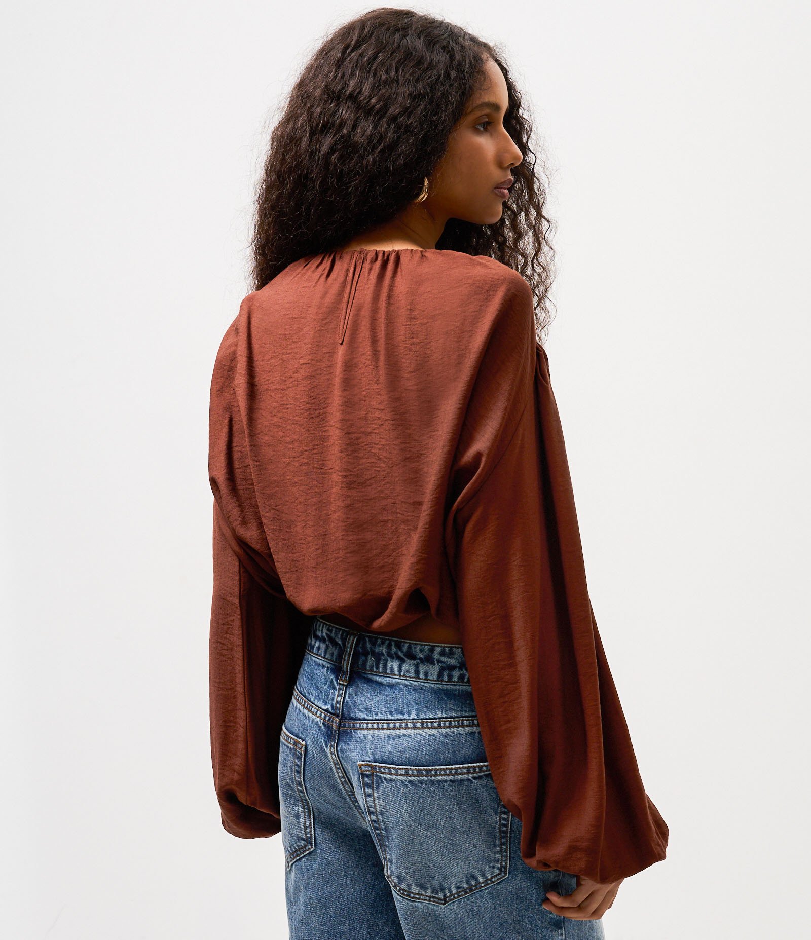 Camisa Balonê em Viscose Marrom 4
