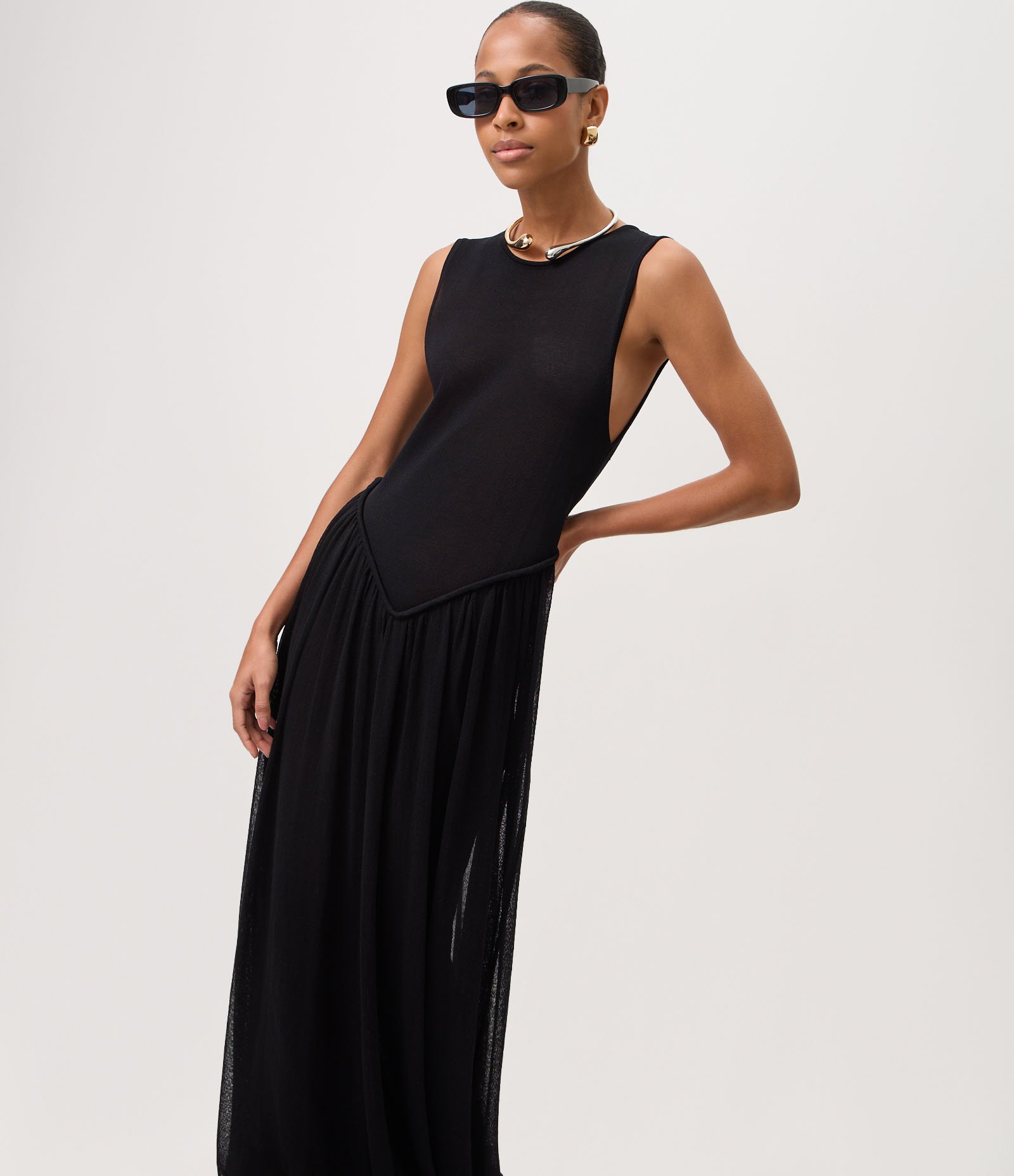 Vestido Midi em Tricô com Cintura Deslocada e Barra Balonê Preto 1