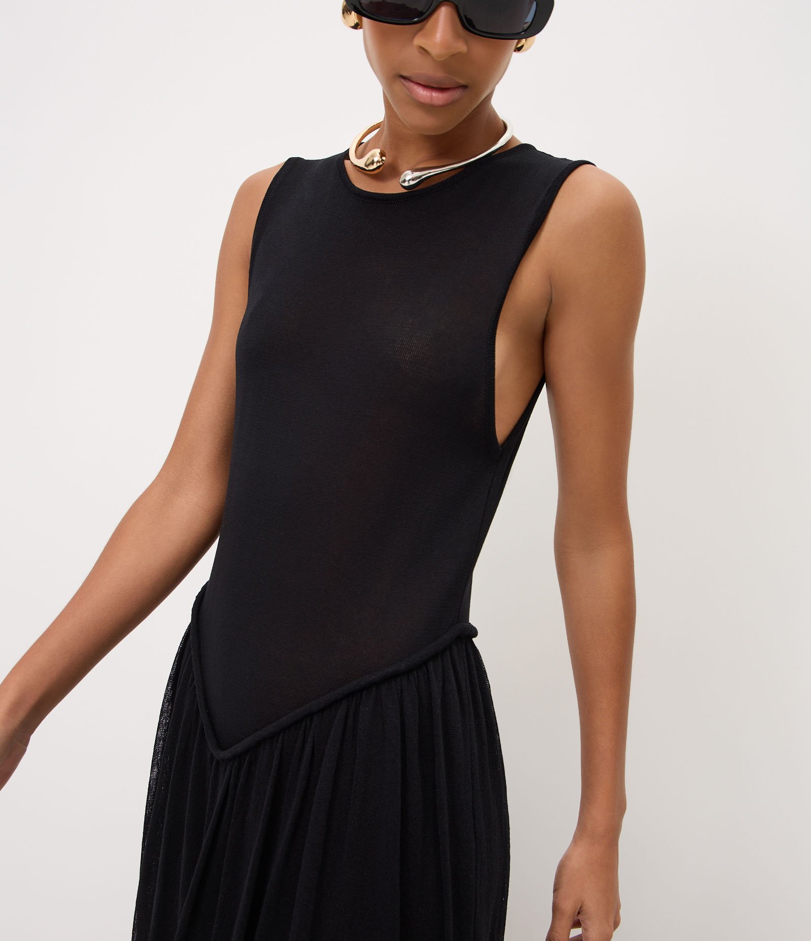 Vestido Midi em Tricô com Cintura Deslocada e Barra Balonê Preto 3
