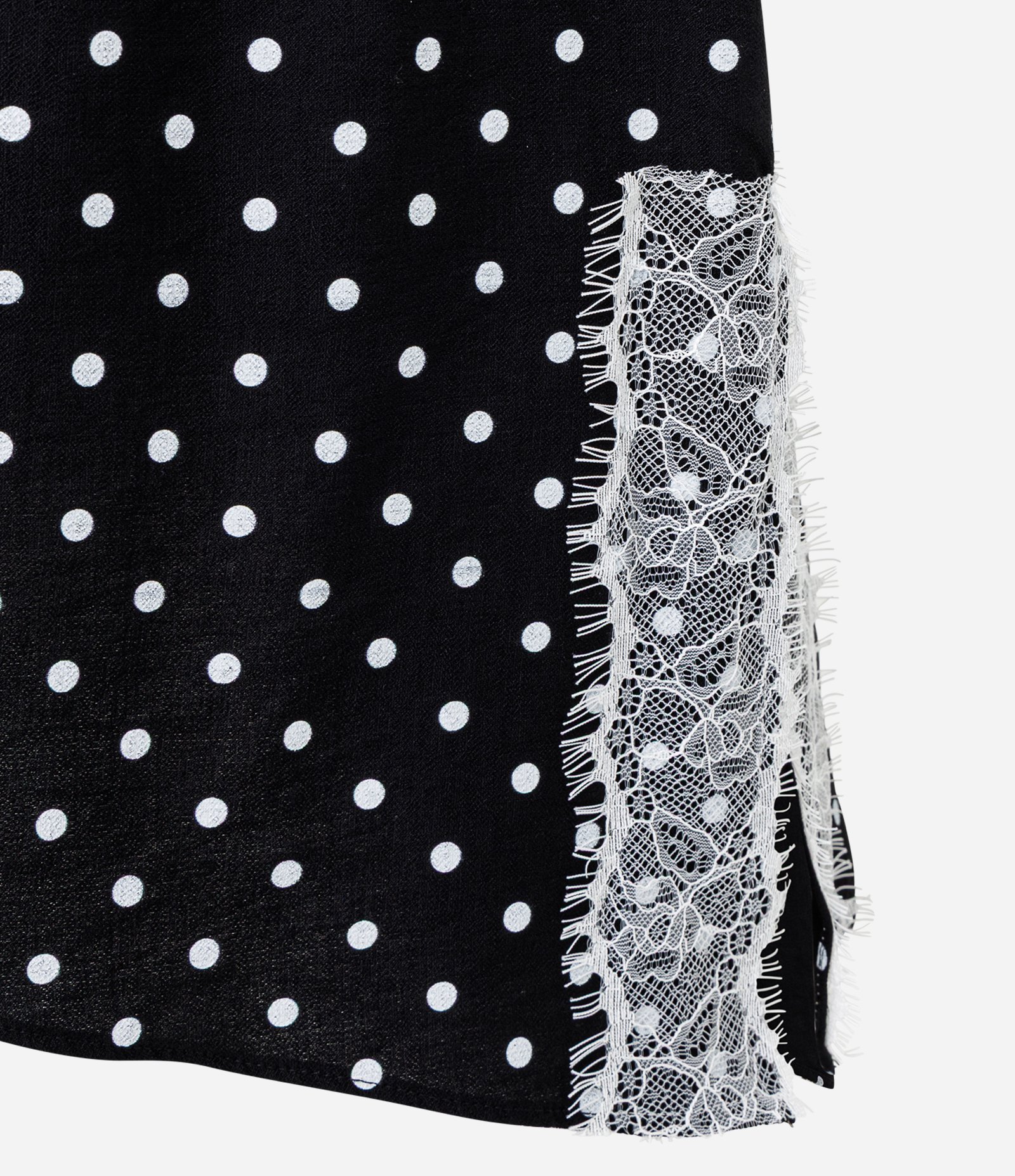 Blusa Assimétrica com Estampa Poá e Aplicação de Renda Preto 8