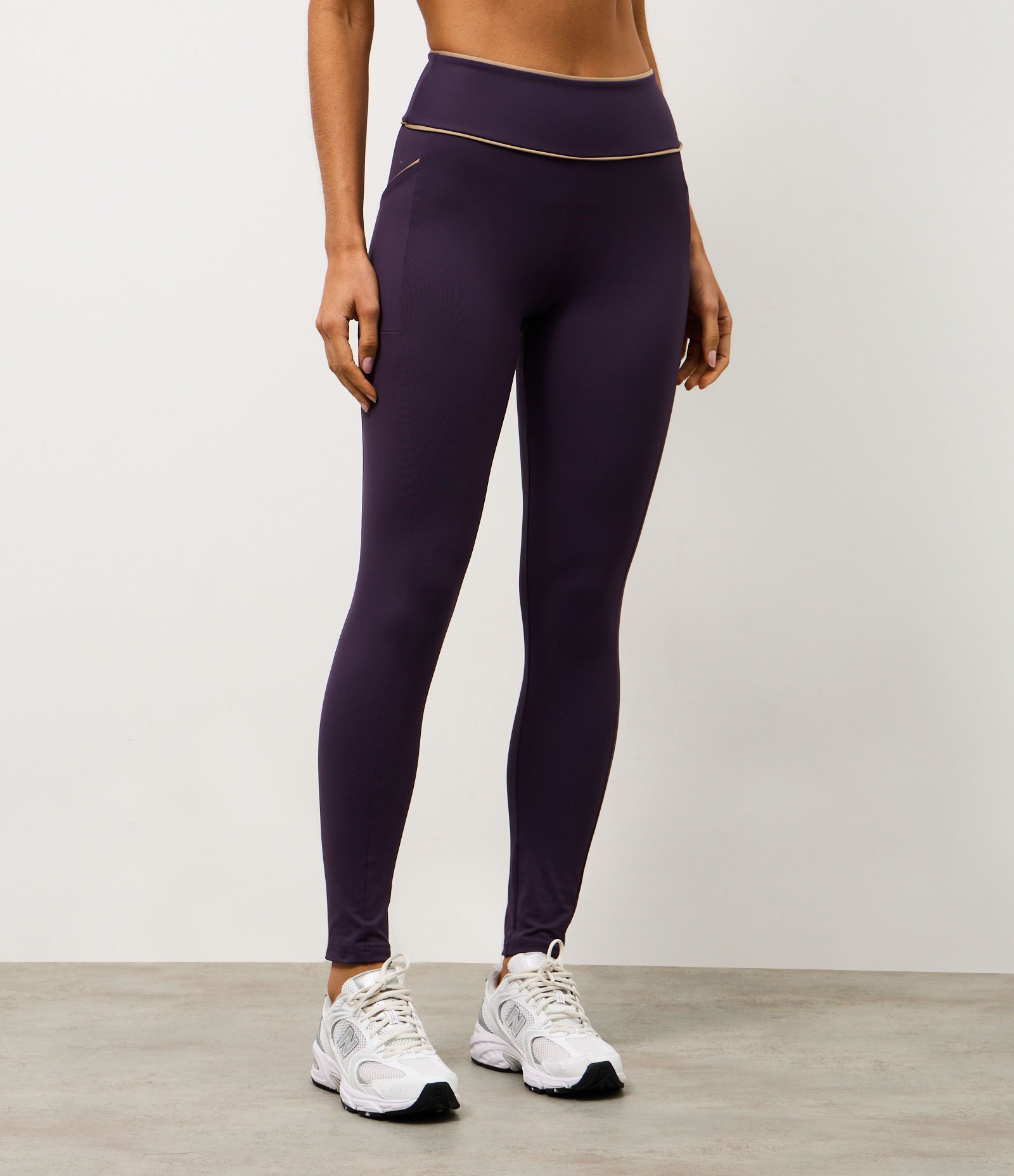 Calça Legging Esportiva em Microfibra com Bolso e Friso Contrastante Roxo 2