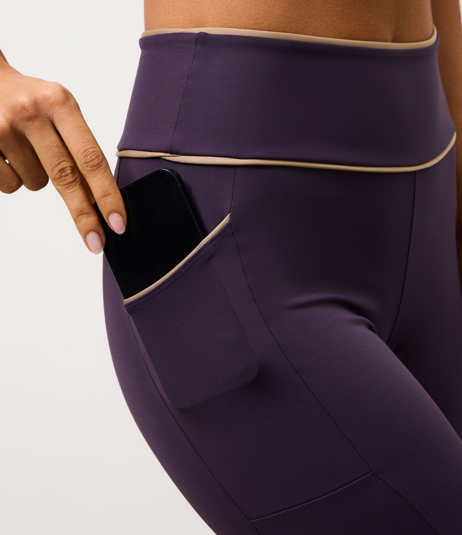 Calça Legging Esportiva em Microfibra com Bolso e Friso Contrastante Roxo 3