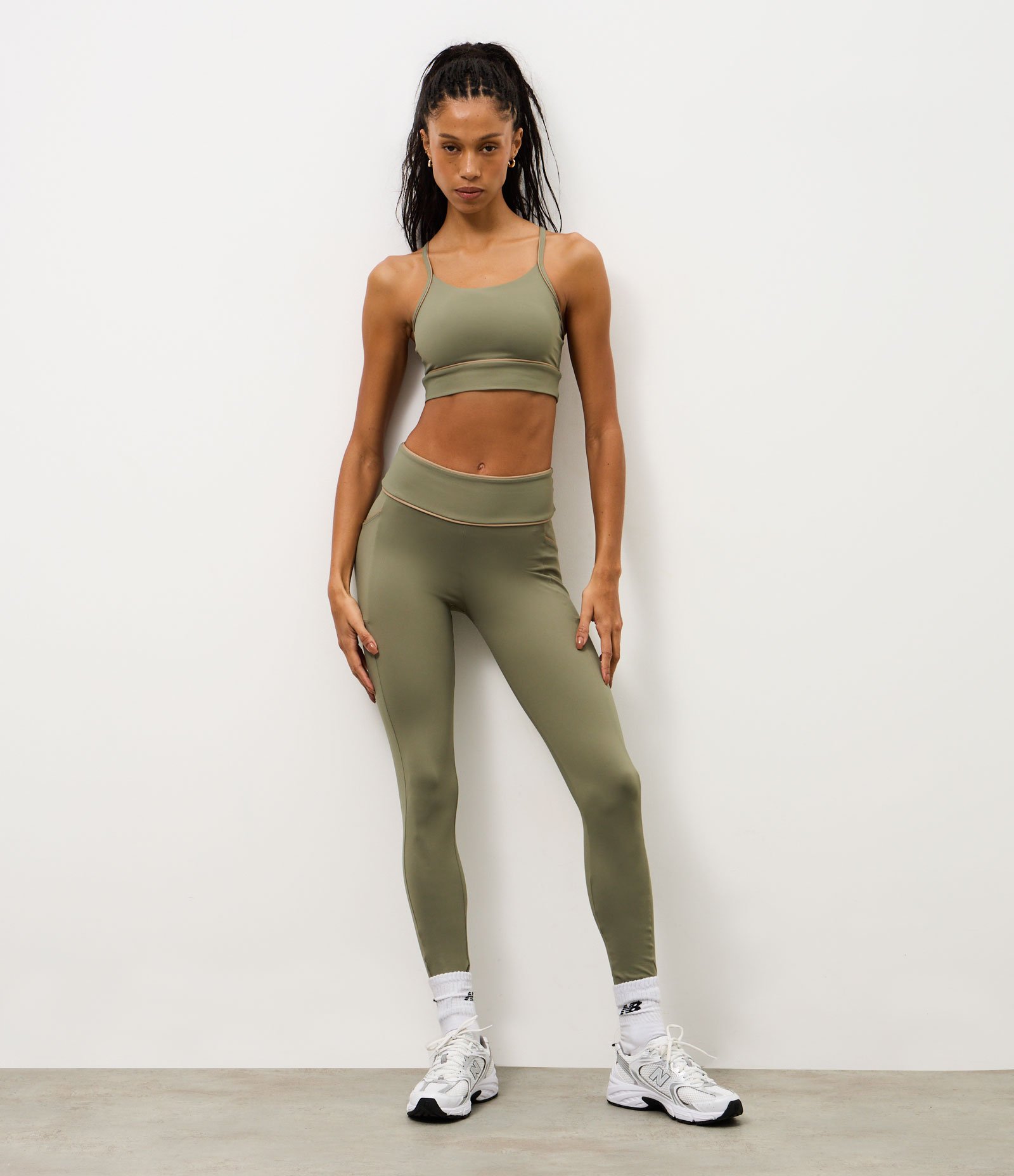 Calça Legging Esportiva em Microfibra com Bolso e Friso Contrastante Verde 1