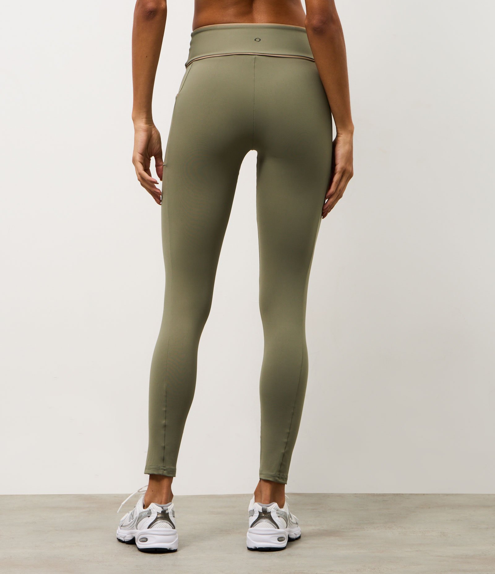 Calça Legging Esportiva em Microfibra com Bolso e Friso Contrastante Verde 4