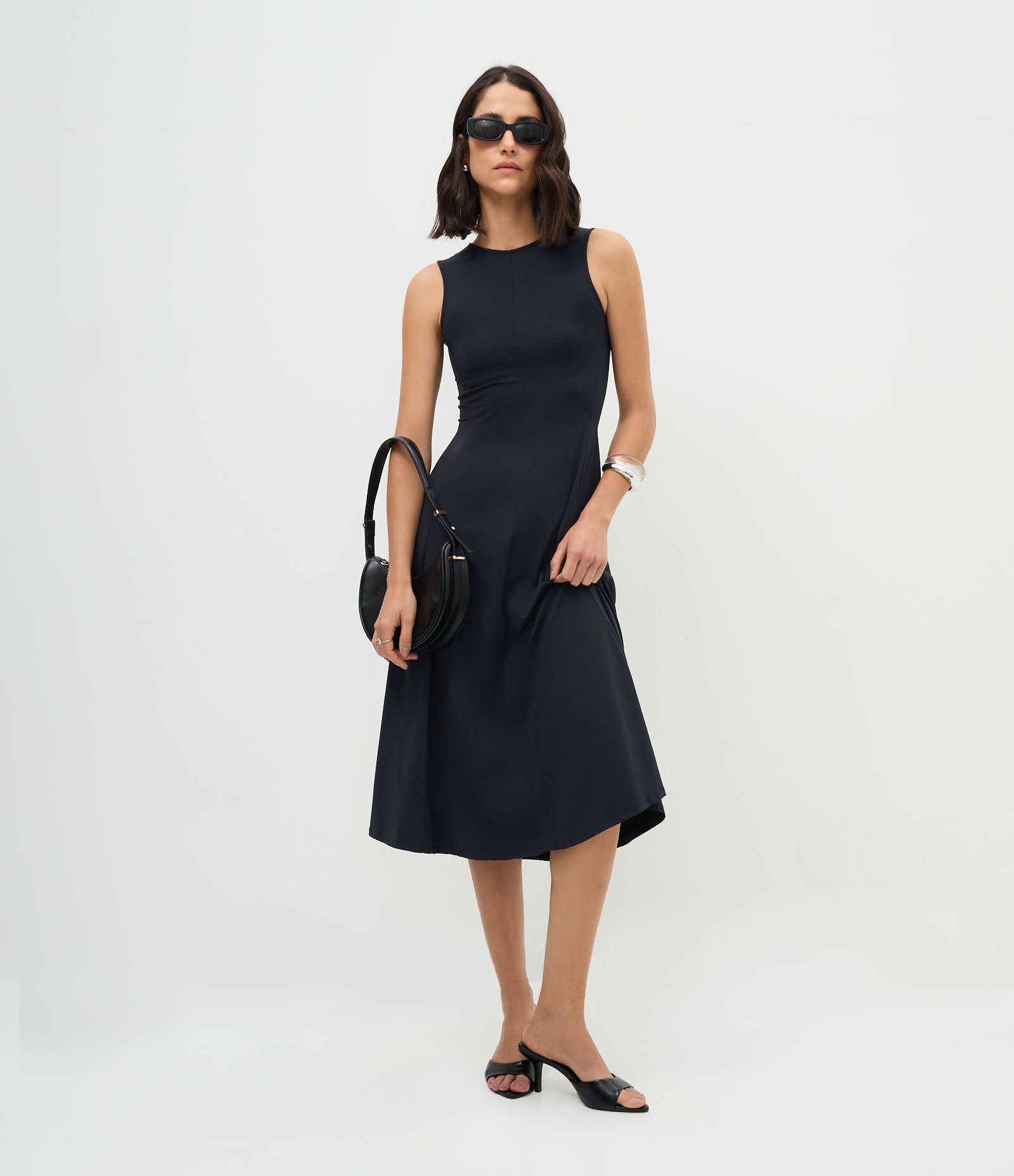 Vestido Evasê Longo em Poliamida com Decote Fechado Preto 1