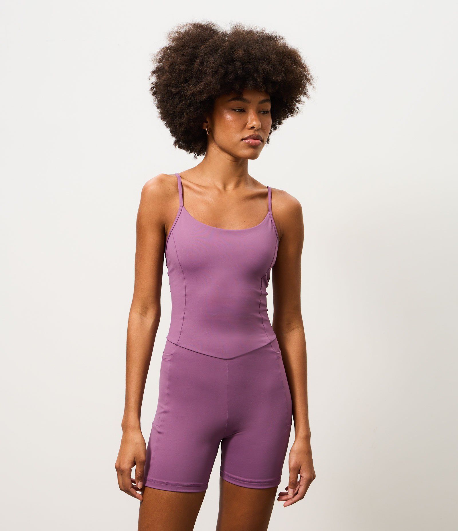 Macaquinho Esportivo com Alças Cruzadas e Bolso Funcional Roxo 2