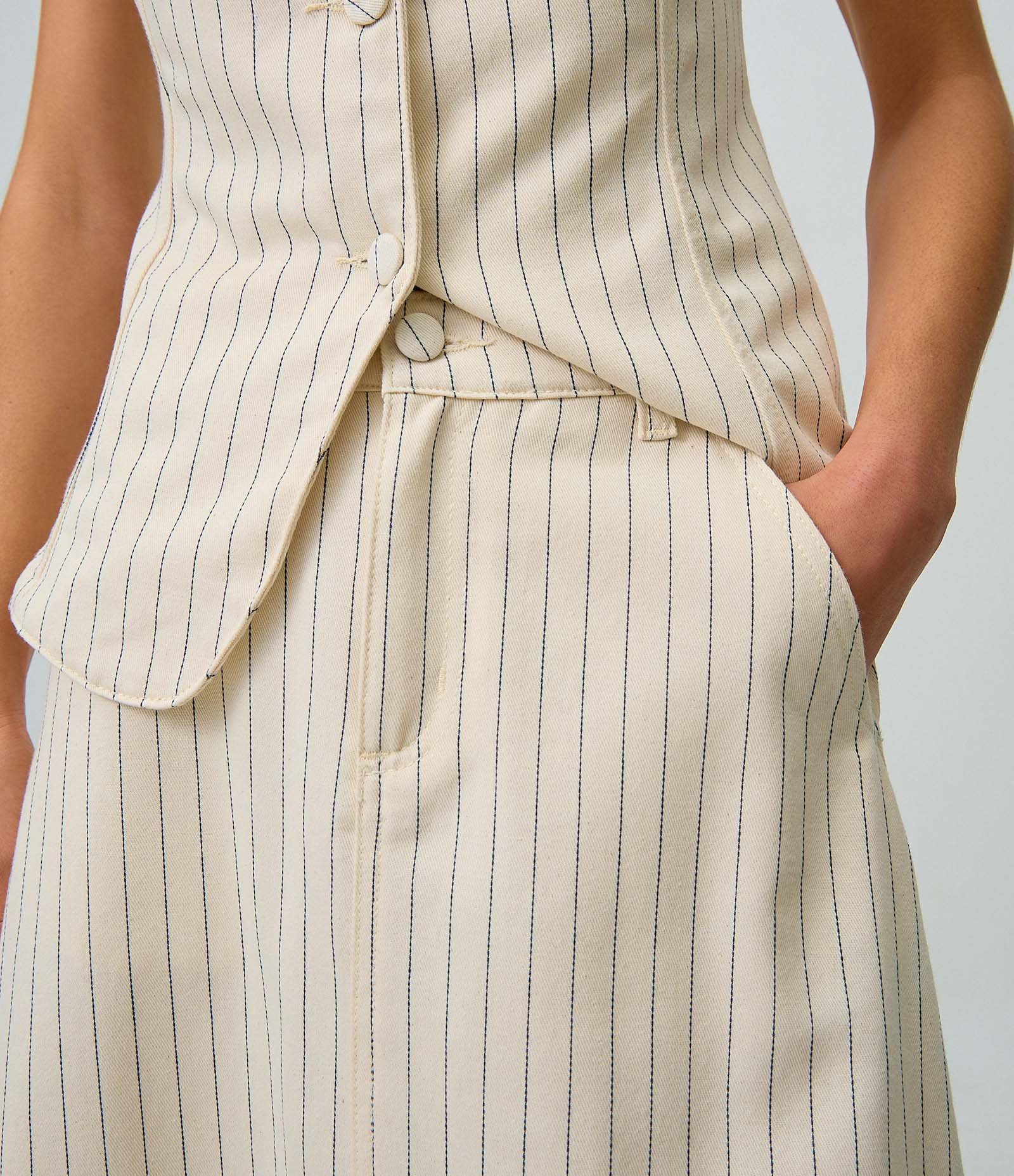 Saia Midi em Sarja com Estampa de Listras Branco 4