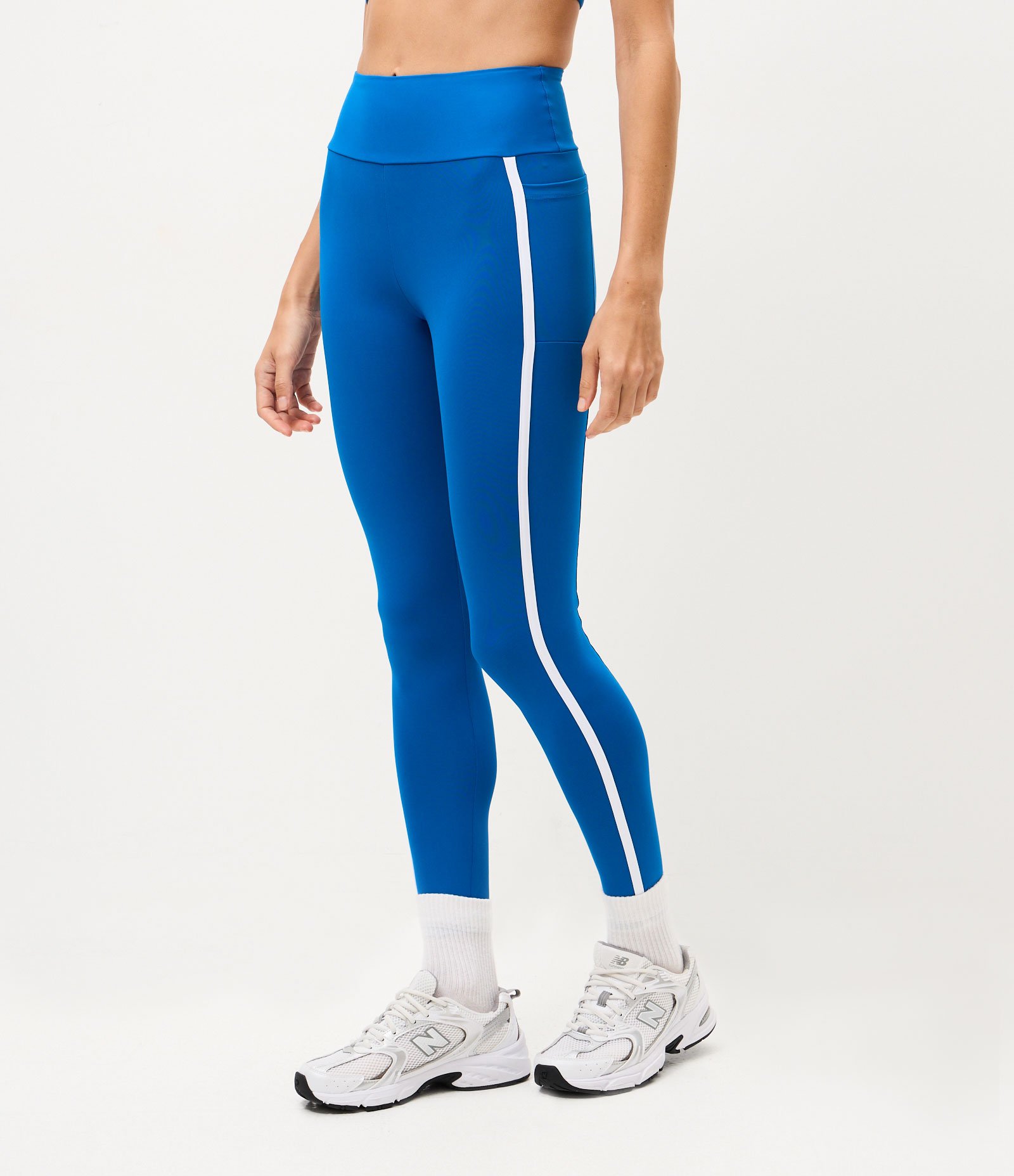 Calça Legging Esportiva em Microfibra com Bolsos e Viés Contrastante Azul 6