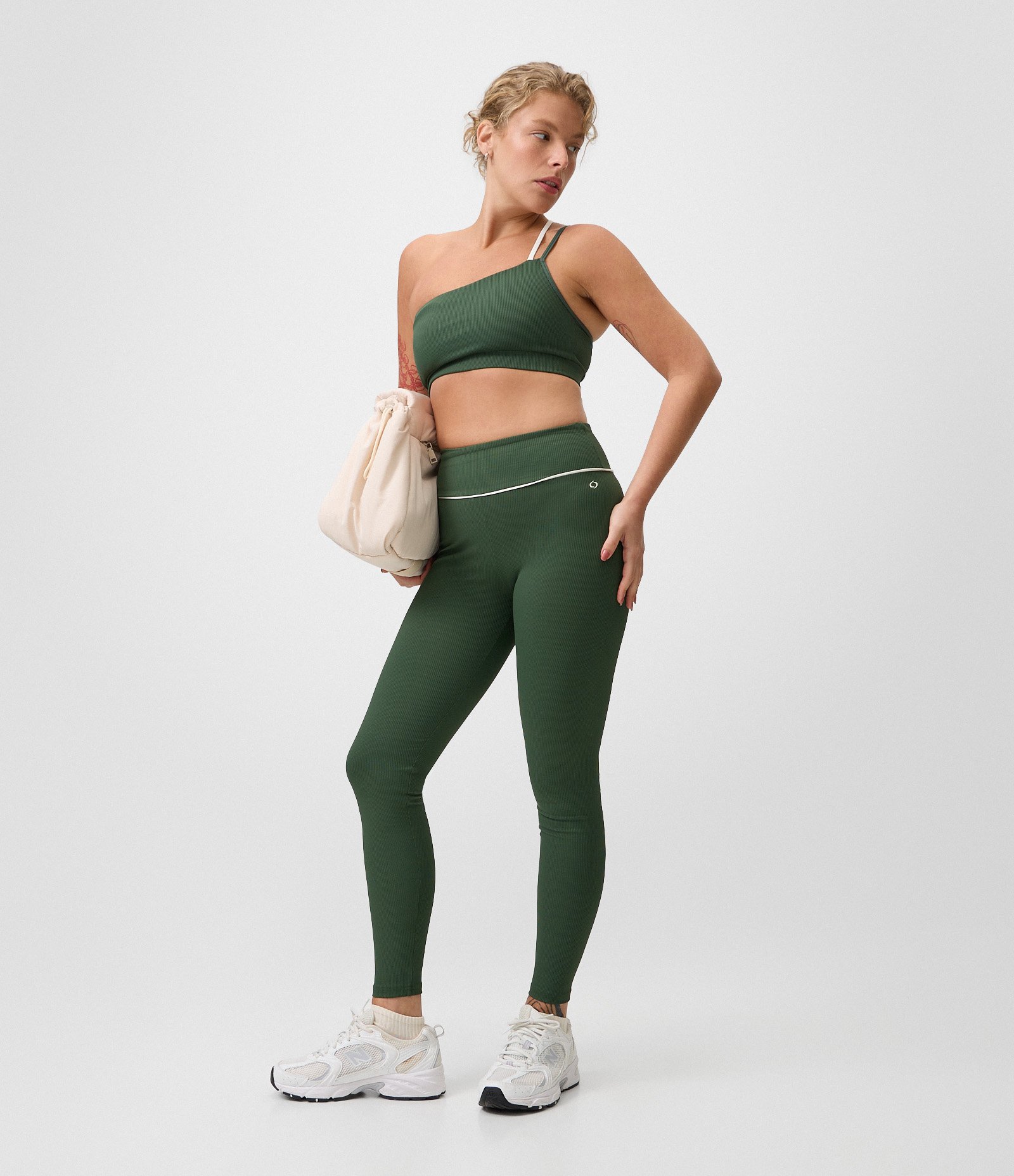 Calça Legging Esportiva em Microfibra Canelada com Friso Contrastante Verde 1